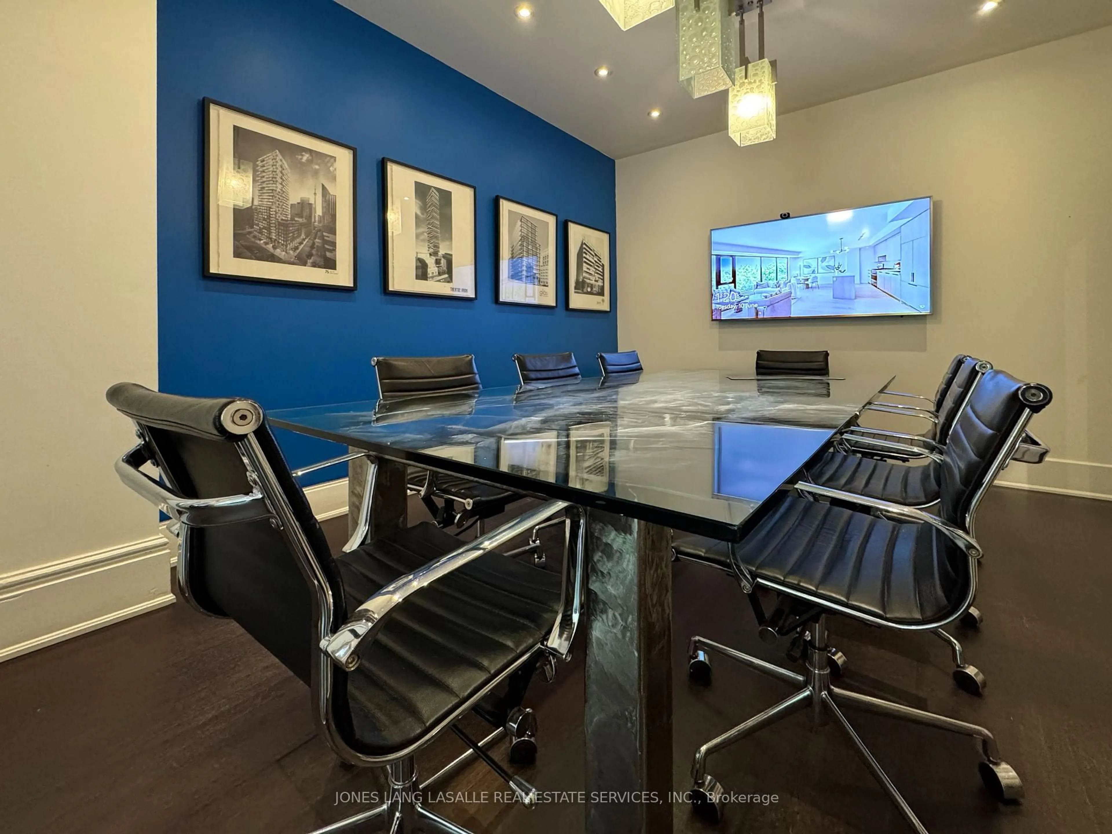 A pic of a room for 540 Richmond St, Toronto Ontario M5V 1Y4