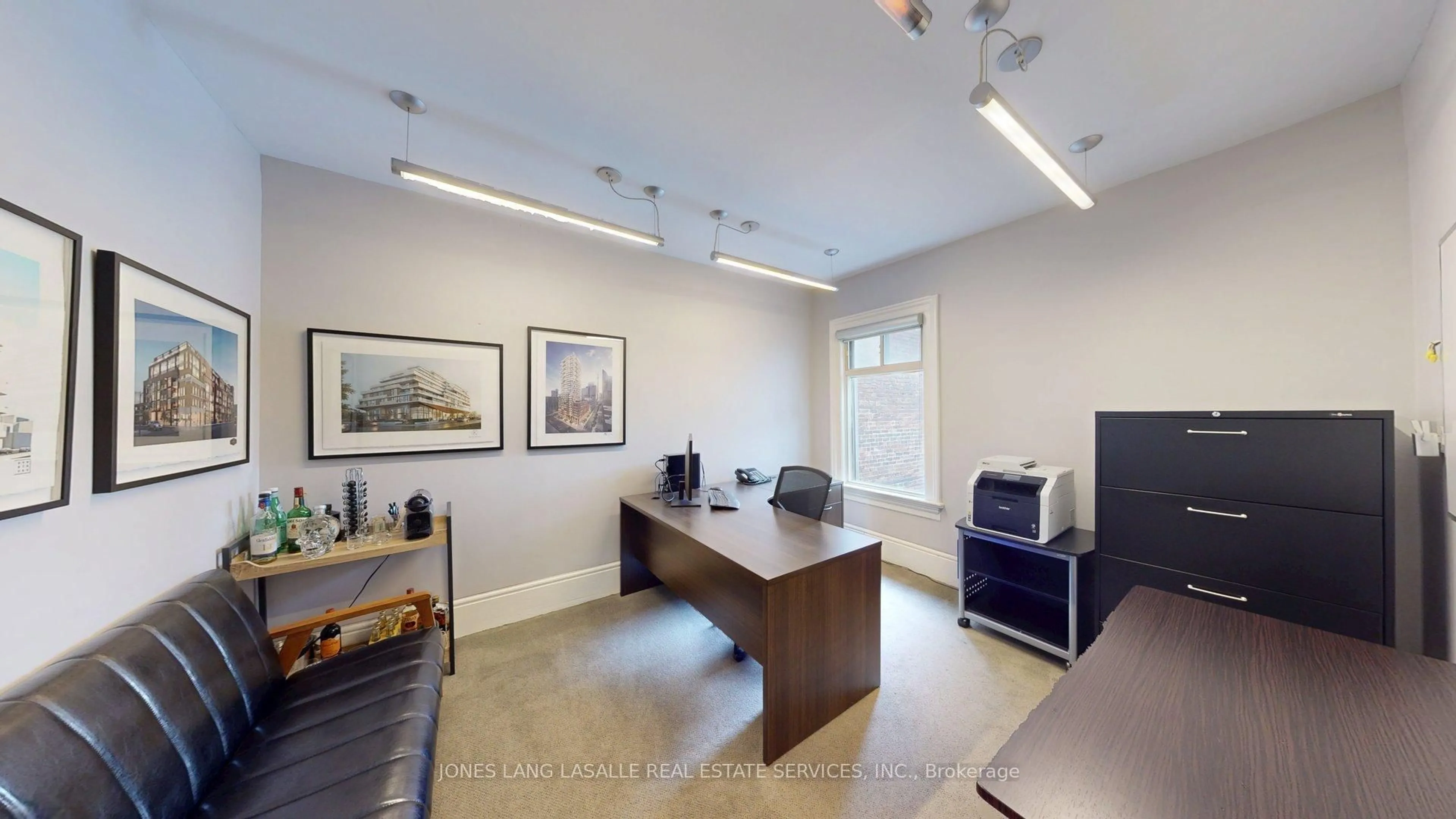 A pic of a room for 542 Richmond St, Toronto Ontario M5V 1Y4
