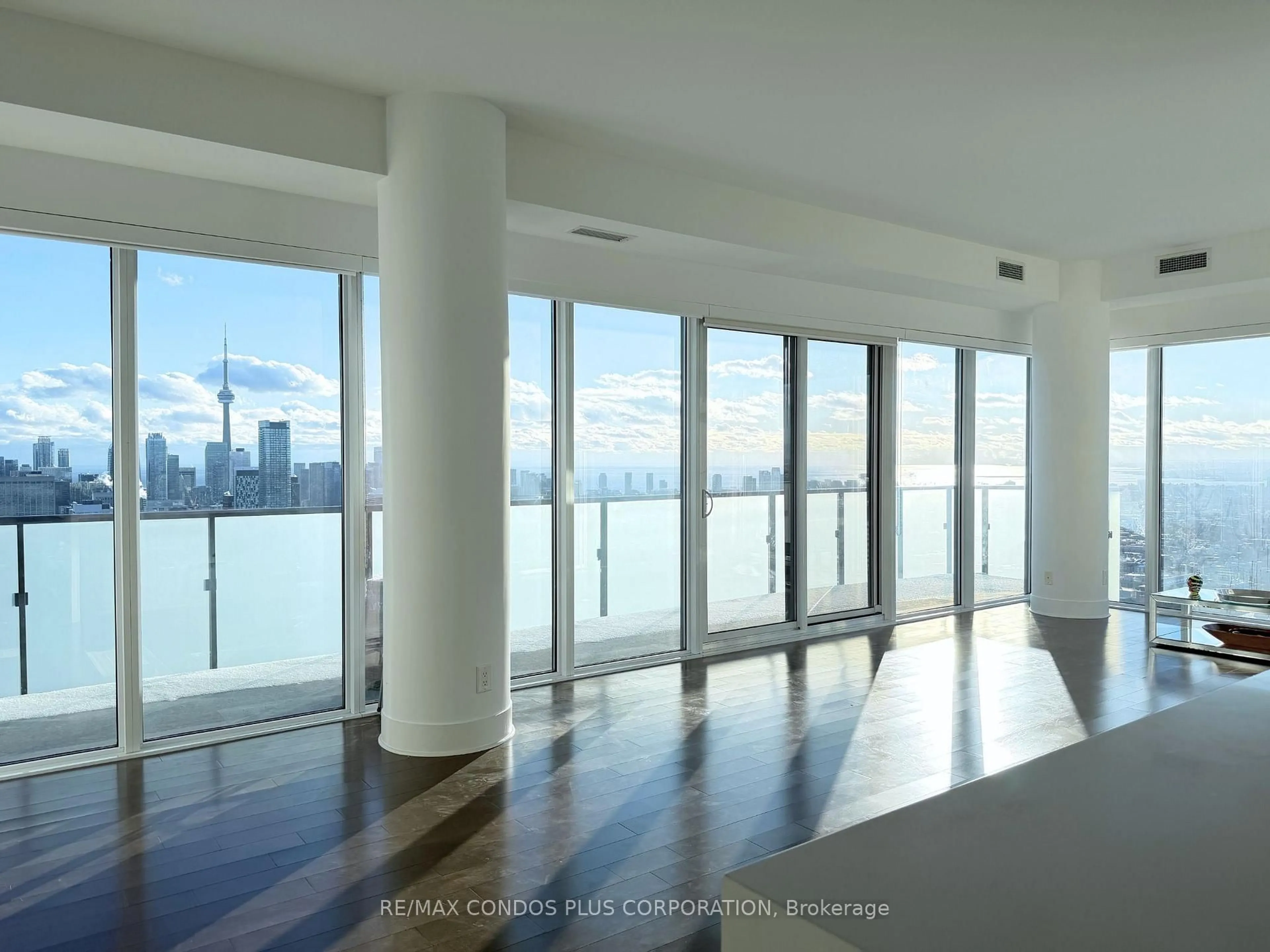 Indoor foyer for 65 St. Mary St #LPH02, Toronto Ontario M5S 0A6