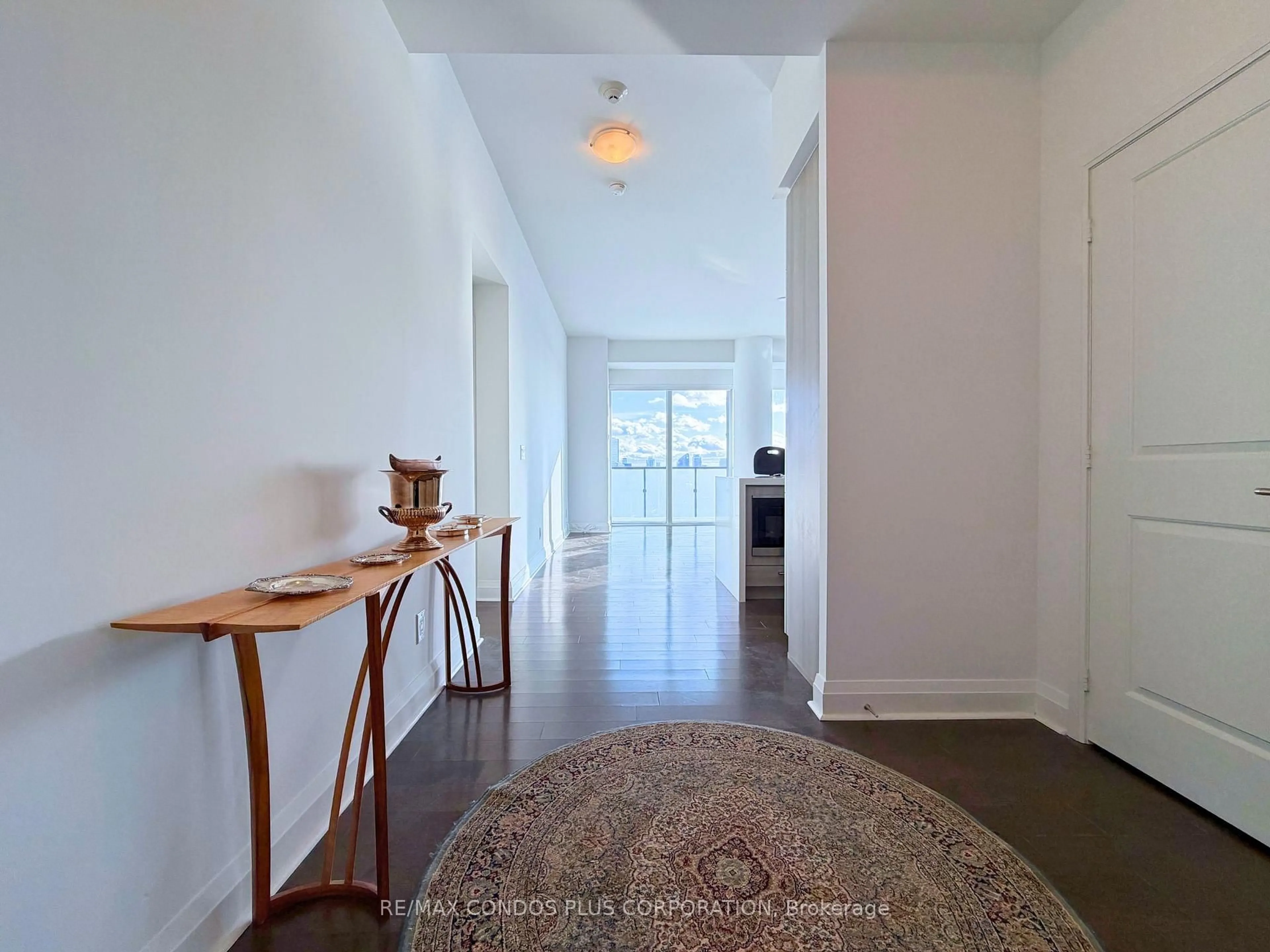 Indoor entryway for 65 St. Mary St #LPH02, Toronto Ontario M5S 0A6