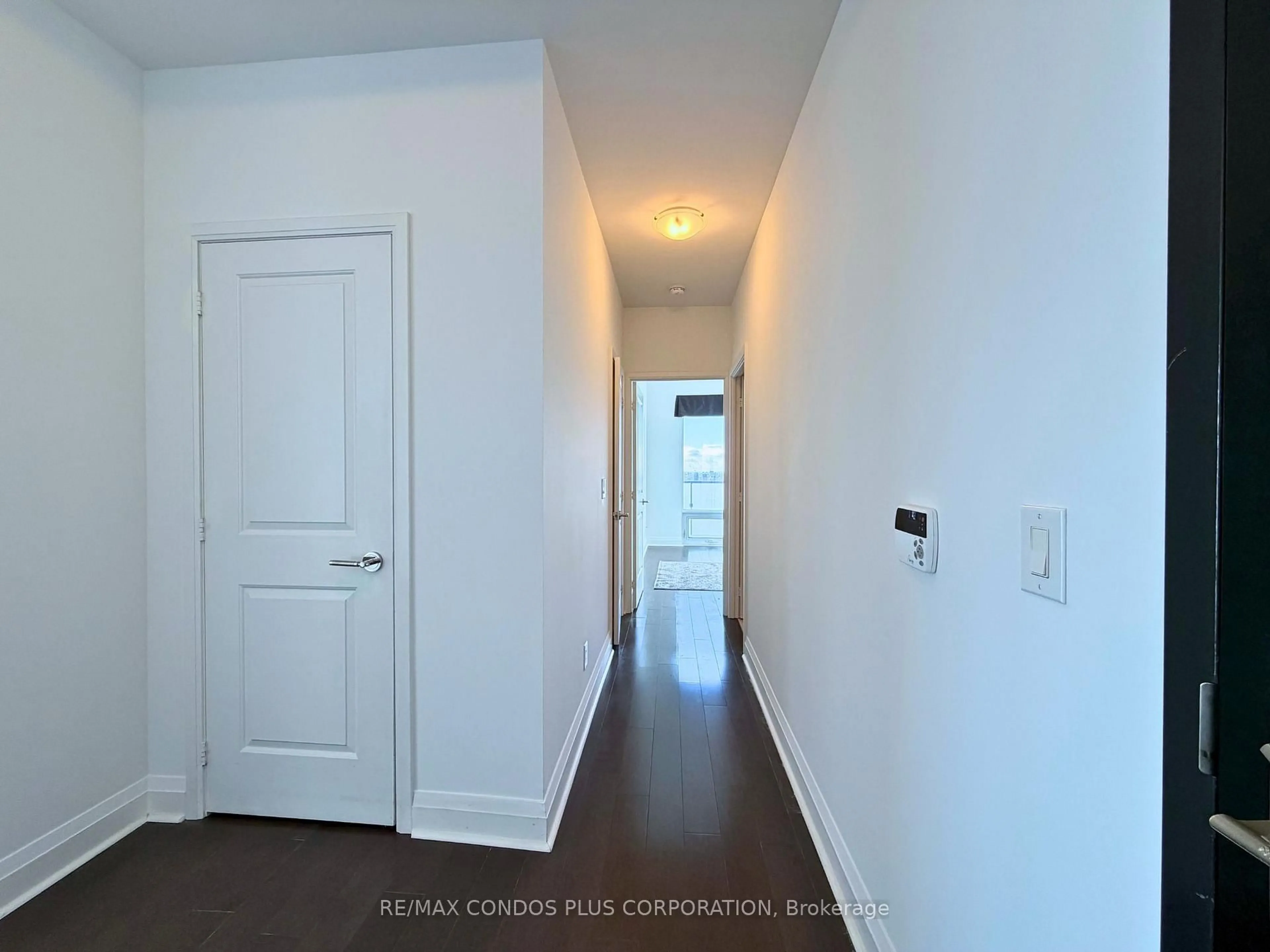 Indoor entryway for 65 St. Mary St #LPH02, Toronto Ontario M5S 0A6