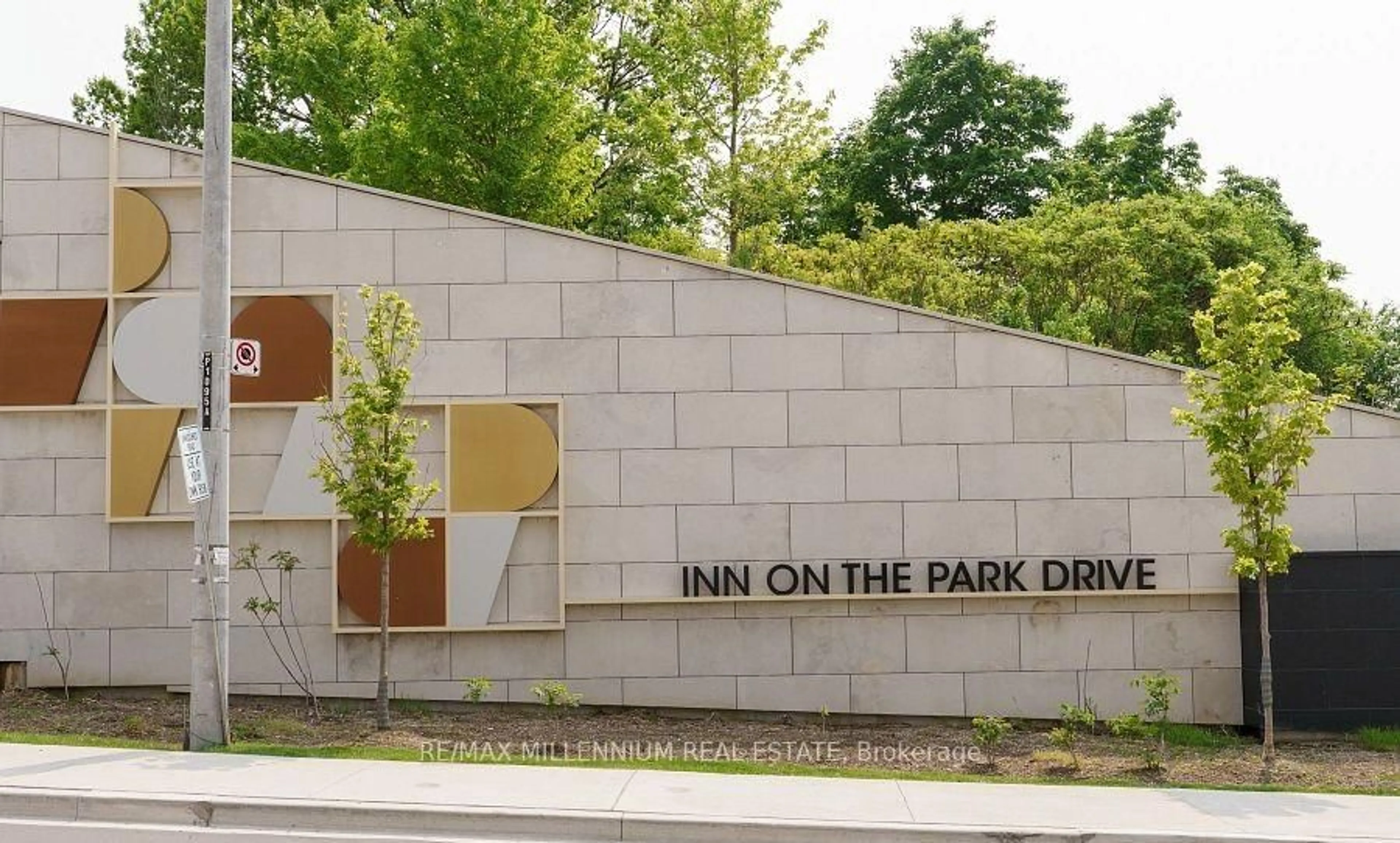 Unknown for 10 Inn on the park Dr #2006, Toronto Ontario M3C 0P9