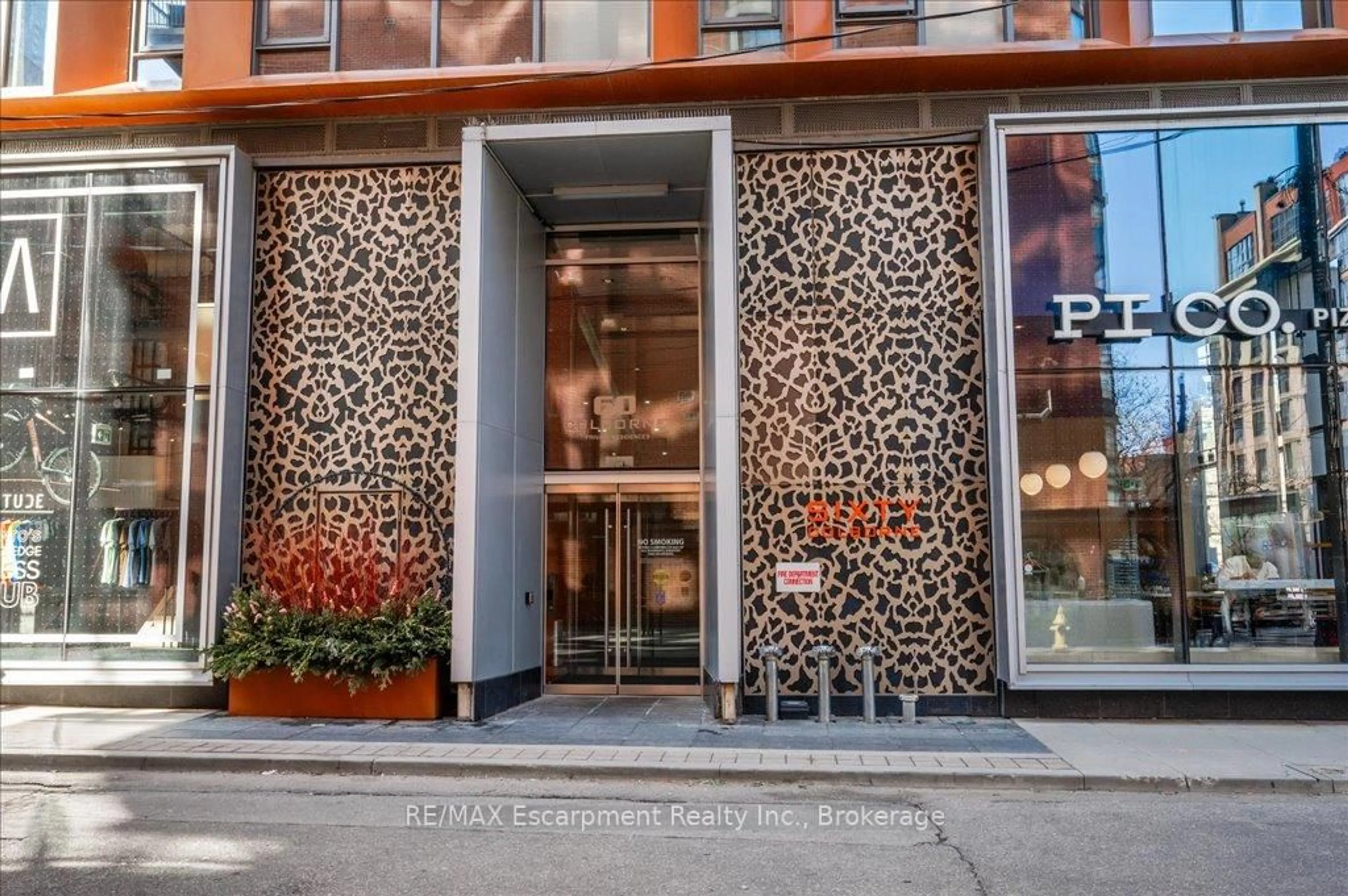 Patio, street for 60 Colborne St #802, Toronto Ontario M5E 0B7