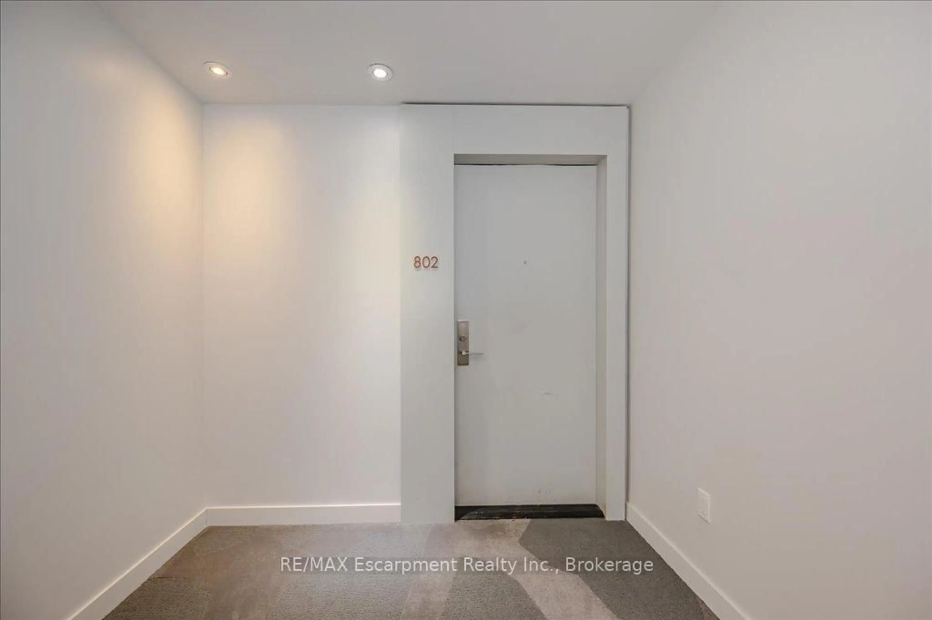 Indoor entryway for 60 Colborne St #802, Toronto Ontario M5E 0B7