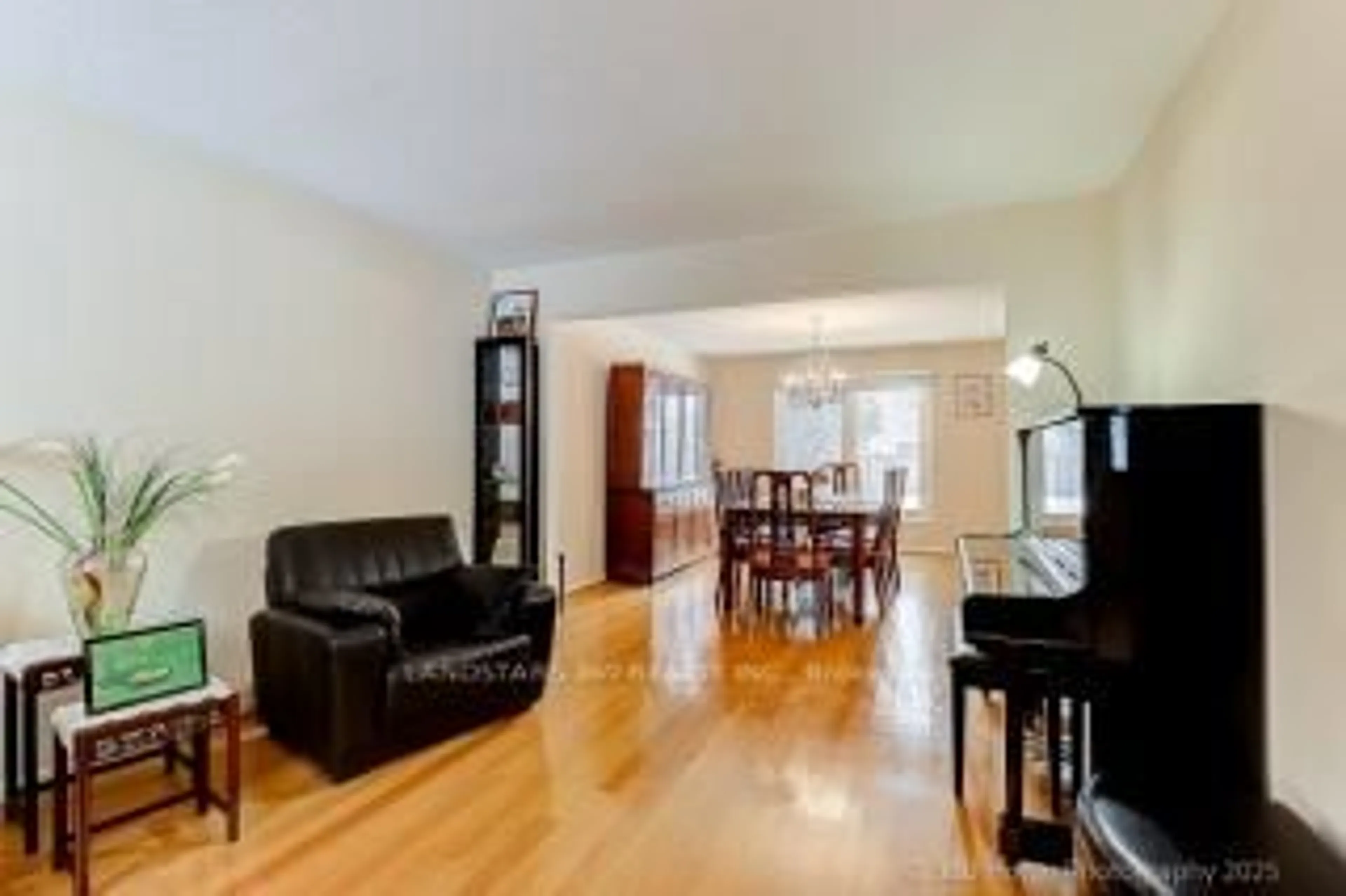 Living room with furniture, wood/laminate floor for 31 Whitehorn Cres, Toronto Ontario M2J 3B1