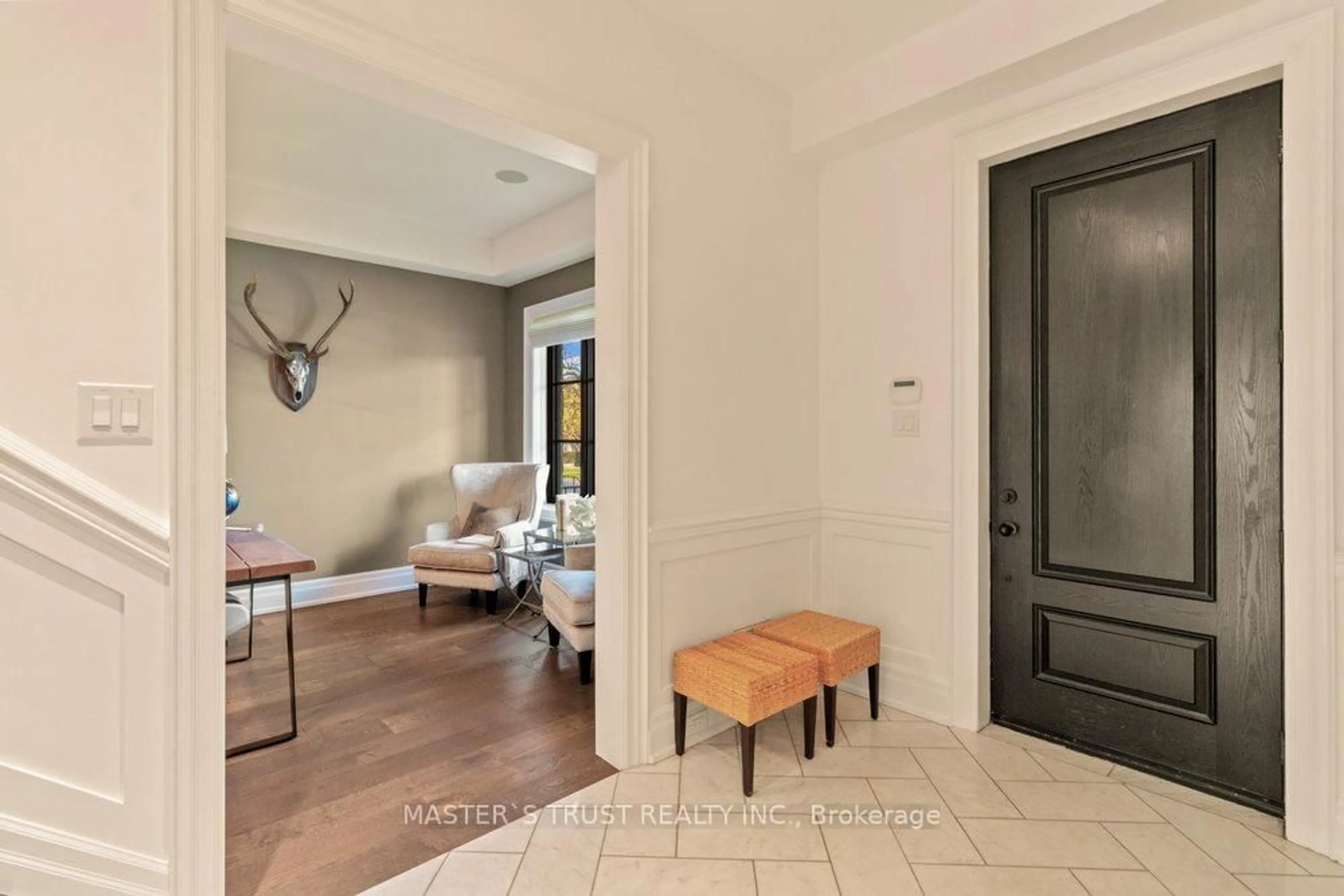 Indoor entryway for 28 Forest Ridge Dr, Toronto Ontario M6B 1H3