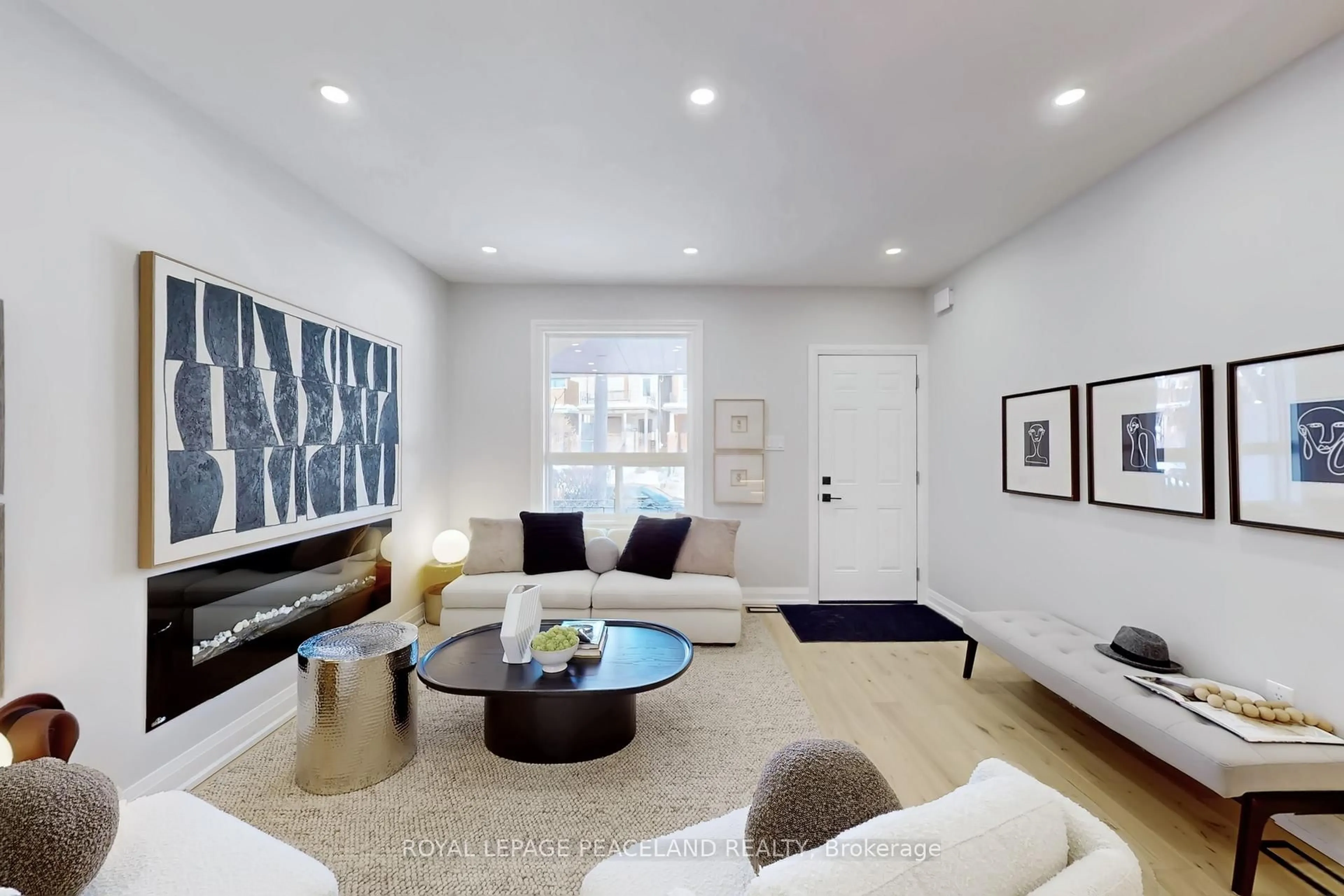 Living room with furniture, unknown for 101 Marchmount Rd, Toronto Ontario M6G 2B2