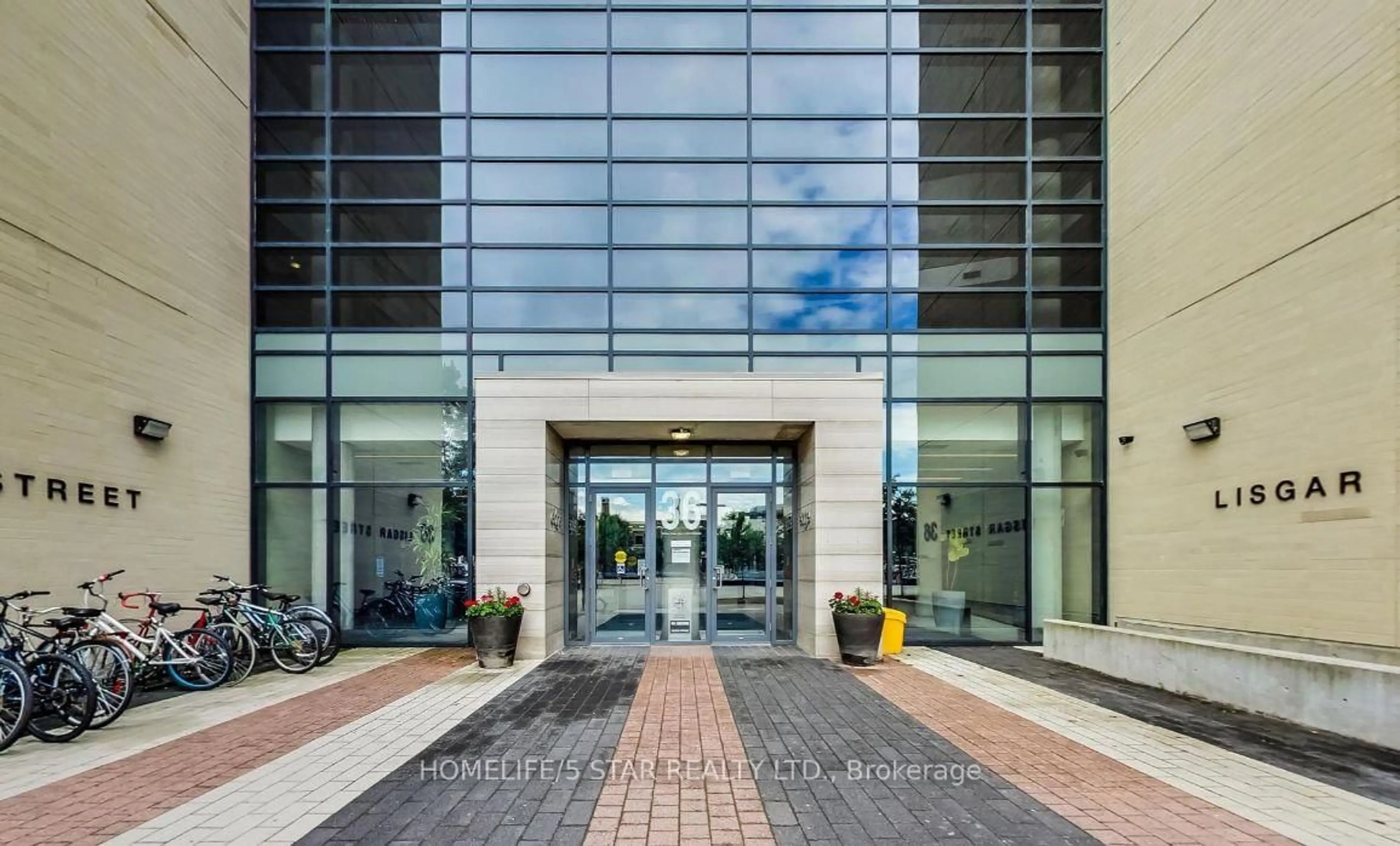 Indoor foyer for 36 LISGAR St #726, Toronto Ontario M6J 0C7