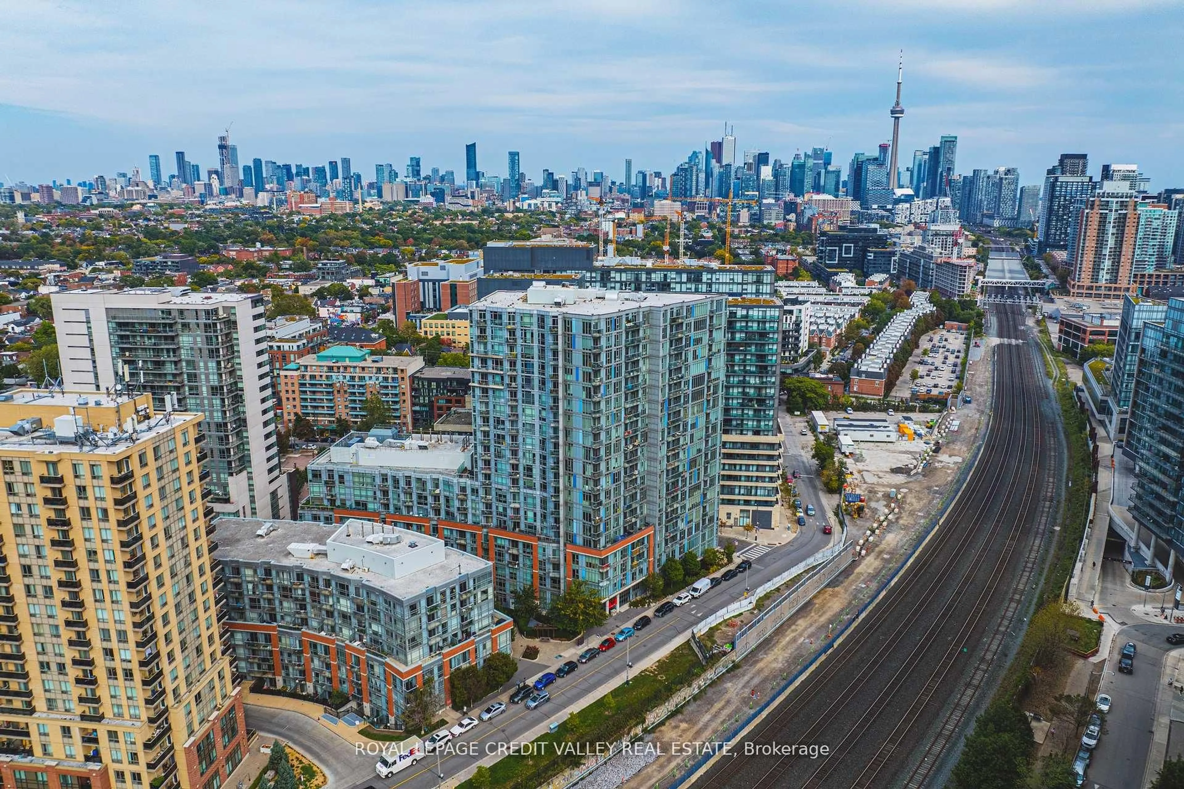 A pic from outside/outdoor area/front of a property/back of a property/a pic from drone, city buildings view from balcony for 150 Sudbury St #609, Toronto Ontario M6J 3S8