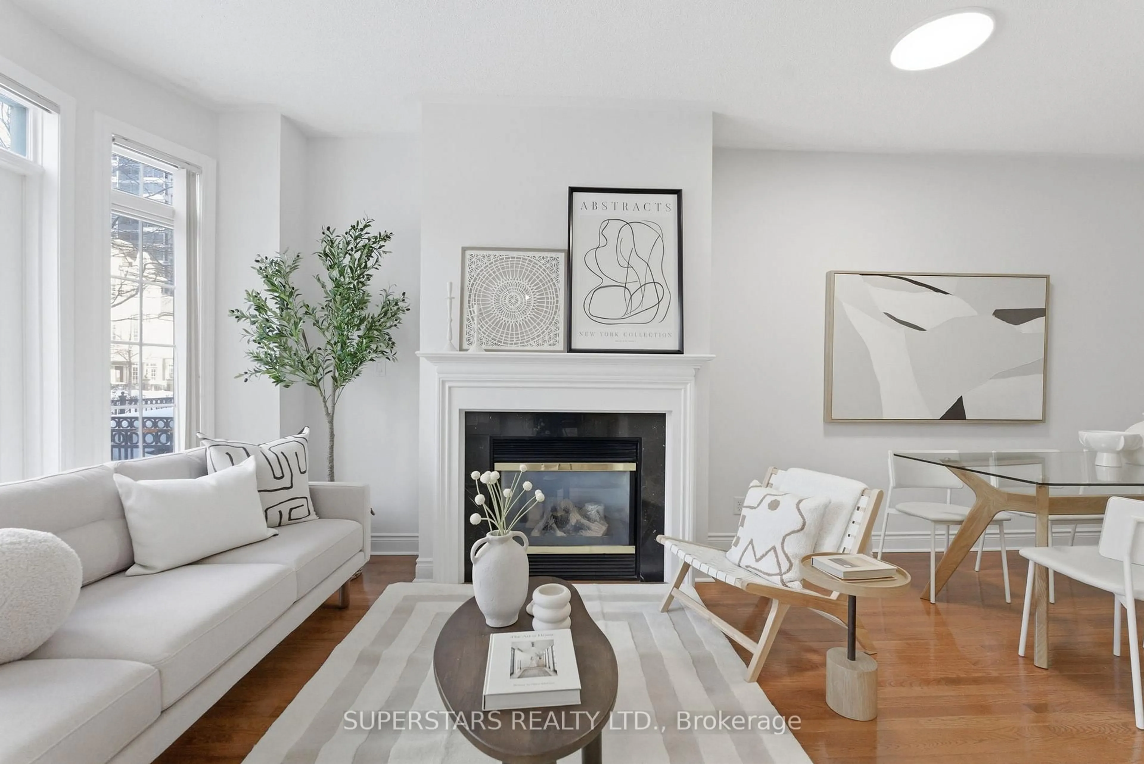 Living room with furniture, unknown for 1 Rean Dr #TH10, Toronto Ontario M2K 3C1