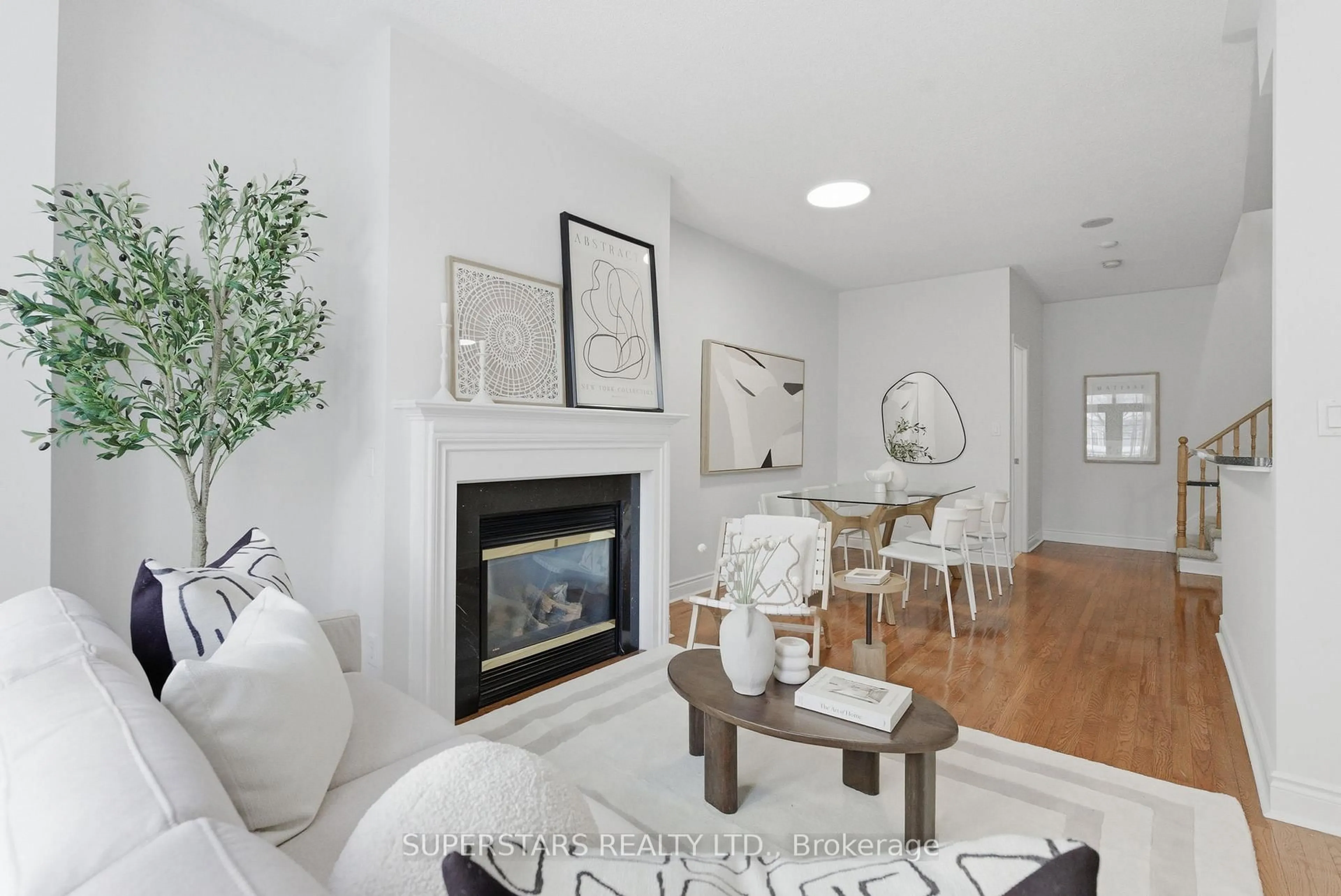 Living room with furniture, unknown for 1 Rean Dr #TH10, Toronto Ontario M2K 3C1