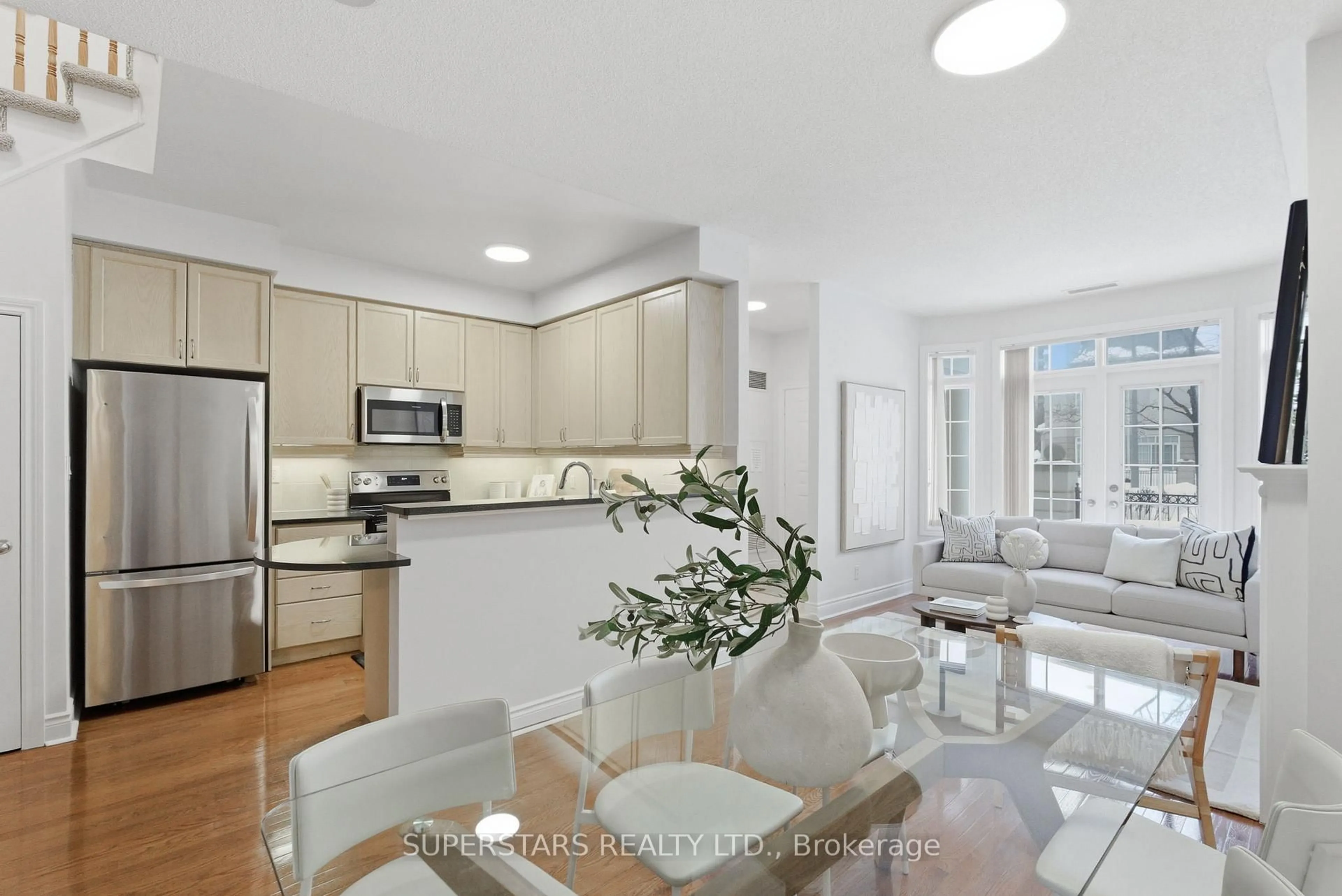 Open concept kitchen, ceramic/tile floor for 1 Rean Dr #TH10, Toronto Ontario M2K 3C1