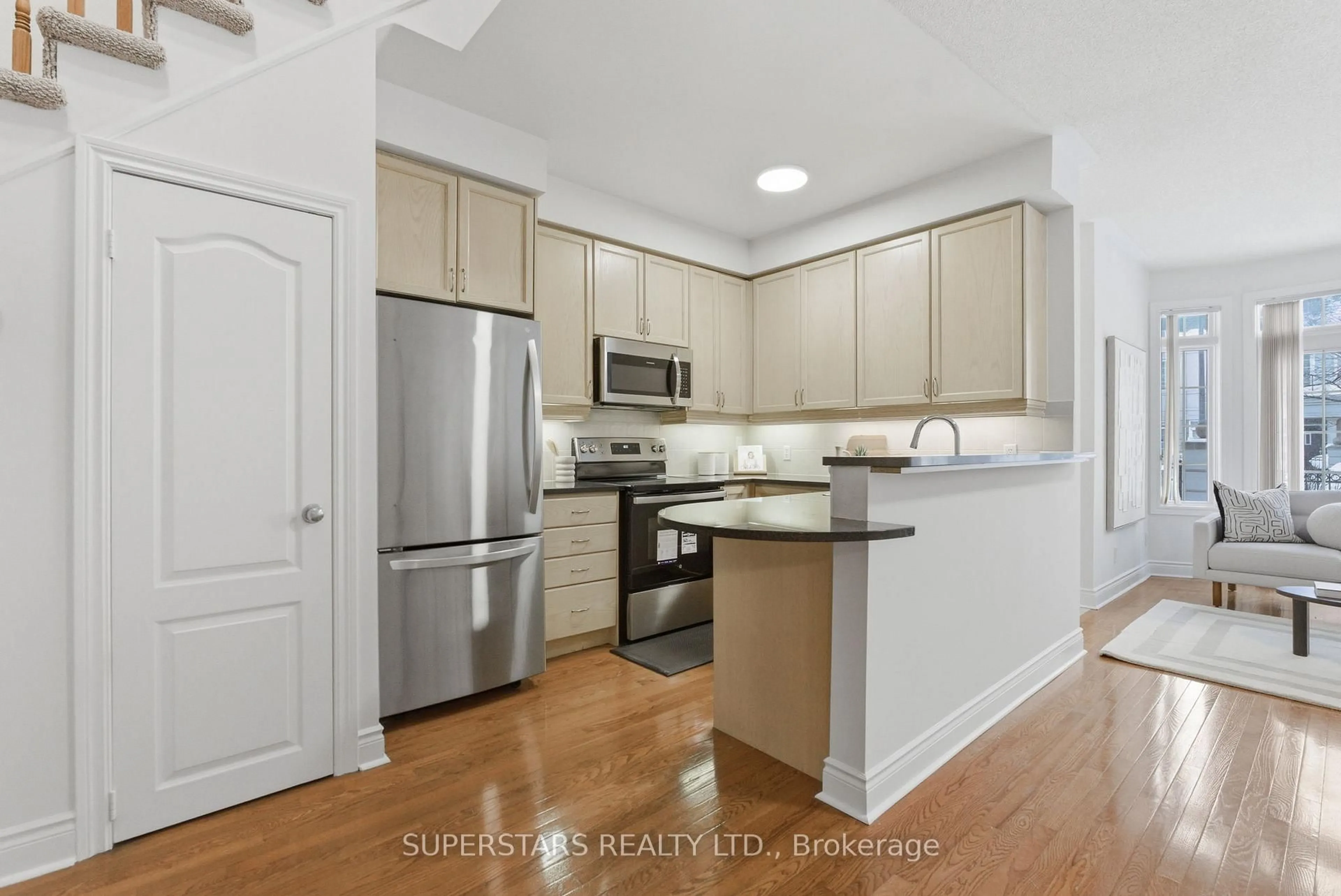 Standard kitchen, unknown for 1 Rean Dr #TH10, Toronto Ontario M2K 3C1