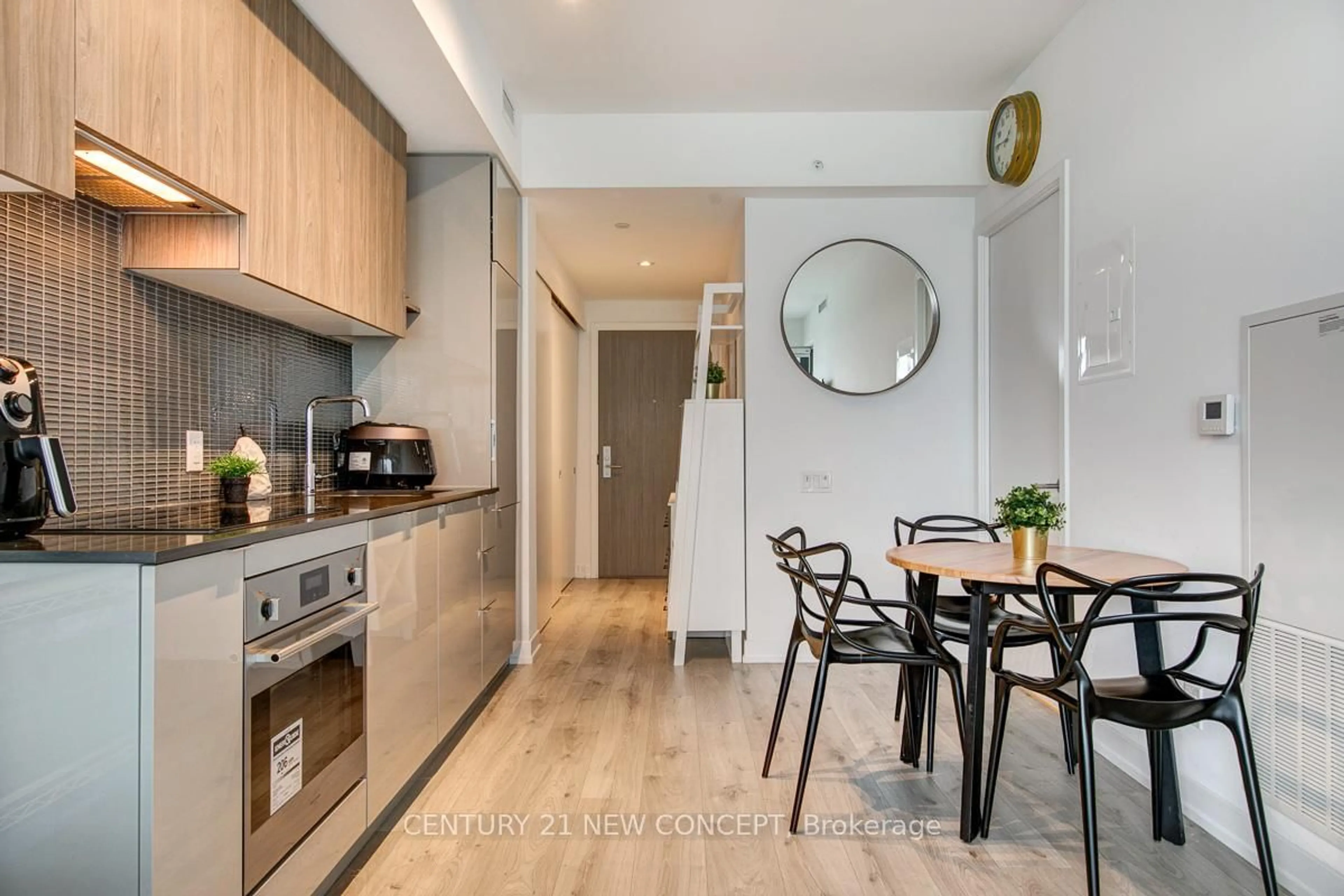 Unknown for 161 Roehampton Ave #2009, Toronto Ontario M4P 0C8