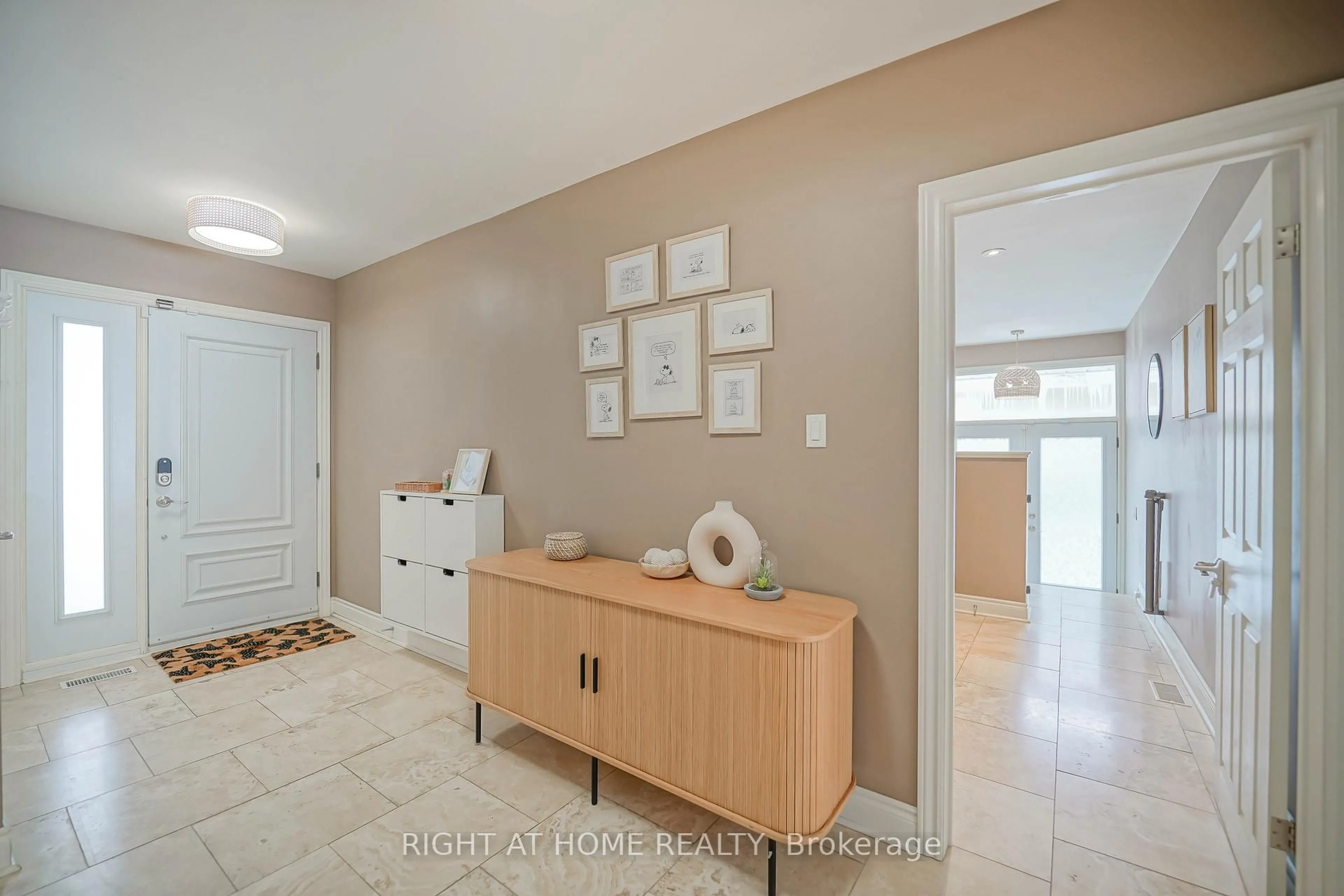 Indoor entryway for 5 Windham Dr, Toronto Ontario M2K 1X7