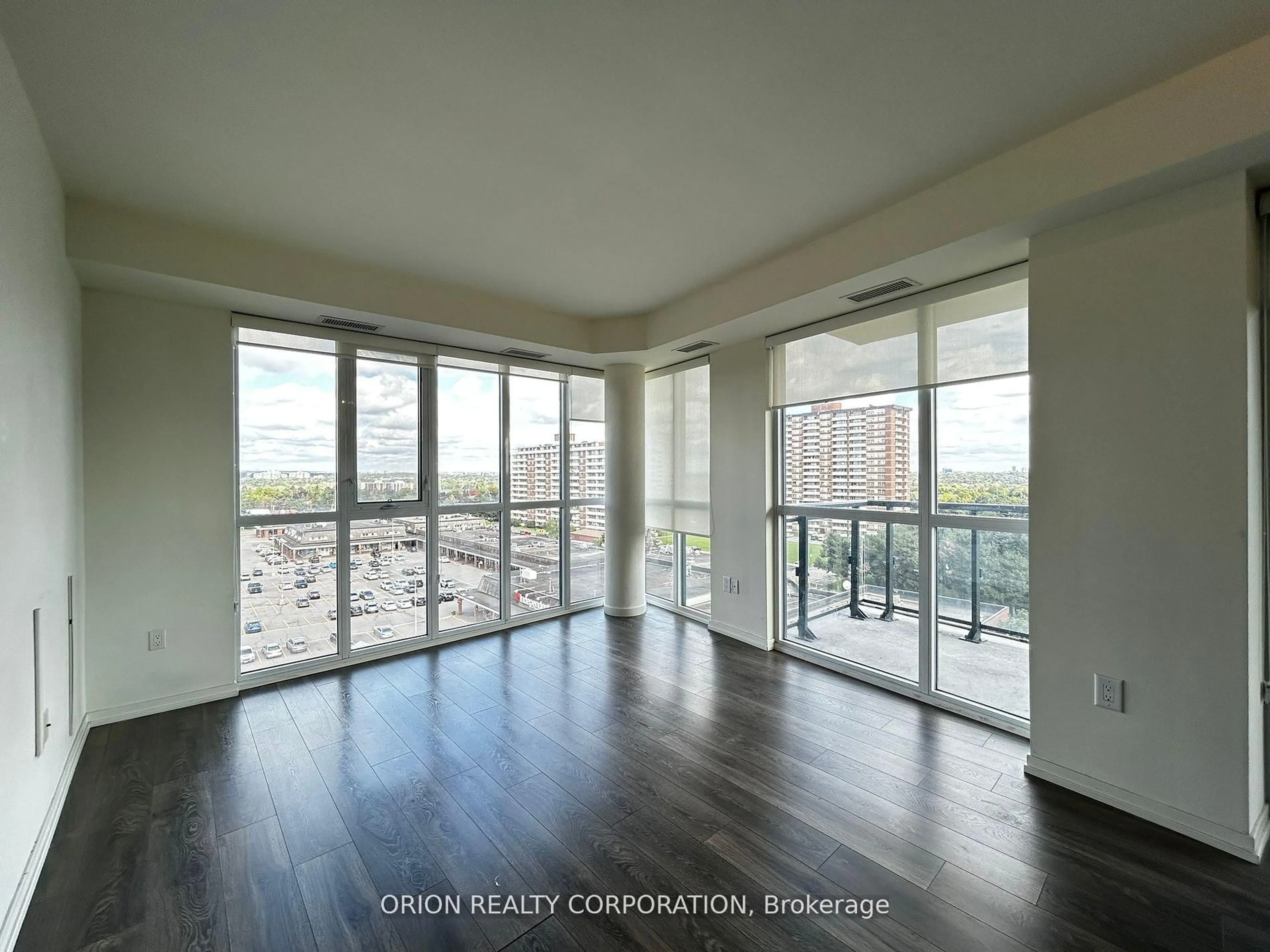 Indoor foyer for 3237 Bayview Ave #906, Toronto Ontario M2K 2J7