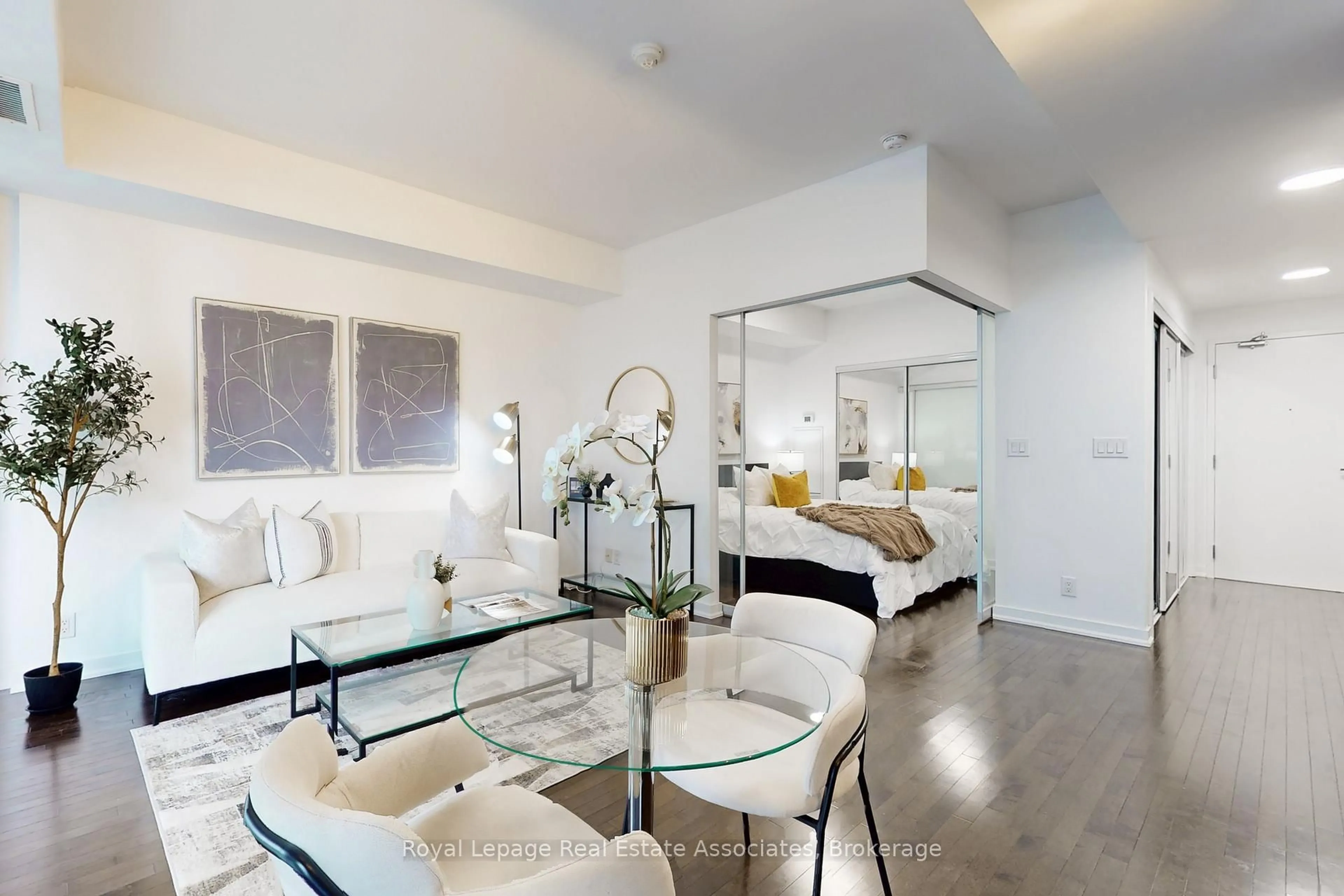 Unknown for 12 York St #1705, Toronto Ontario M5J 0A9