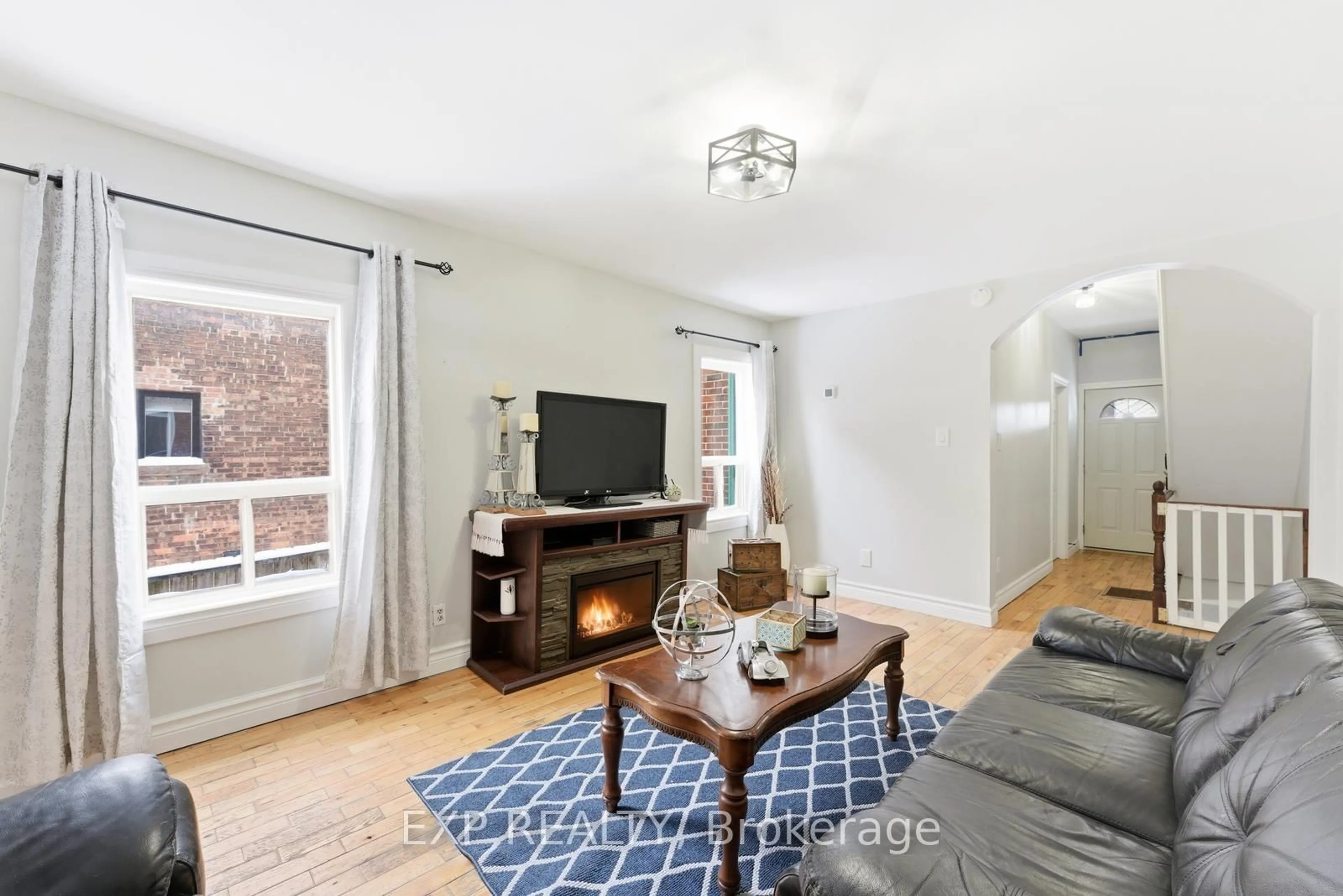 Living room with furniture, unknown for 20 Muir Ave, Toronto Ontario M6H 1E8