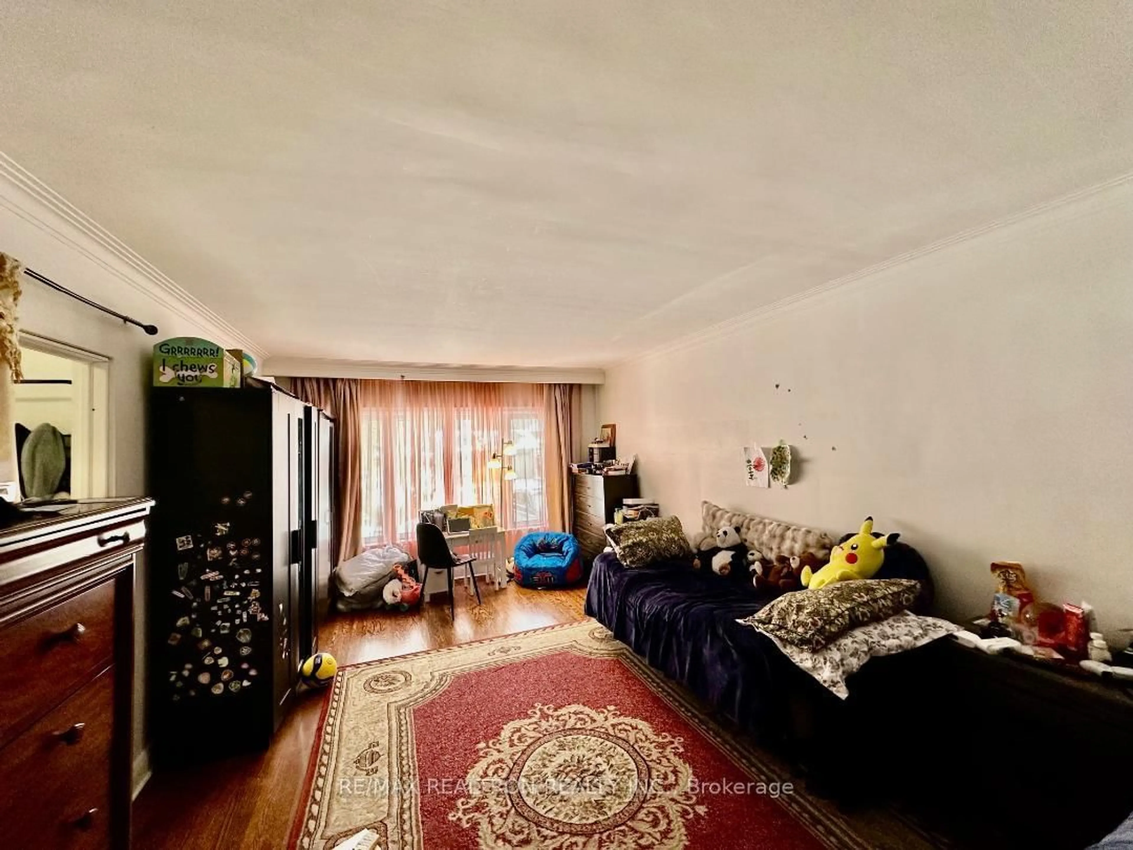 A pic of a room for 8 Wendy Cres, Toronto Ontario M3H 1P9