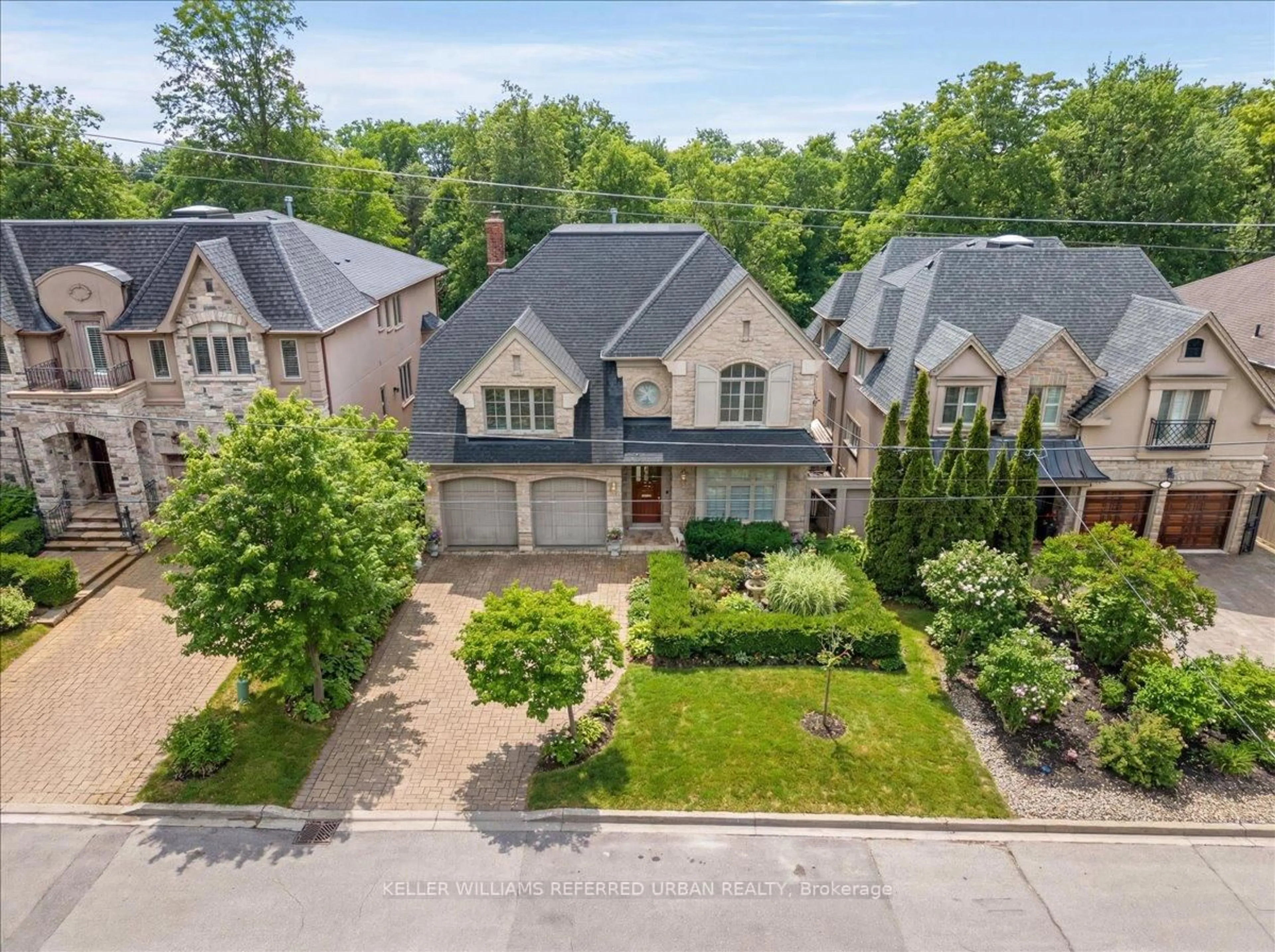 A pic from outside/outdoor area/front of a property/back of a property/a pic from drone, street for 41 Wentworth Ave, Toronto Ontario M2N 1T5