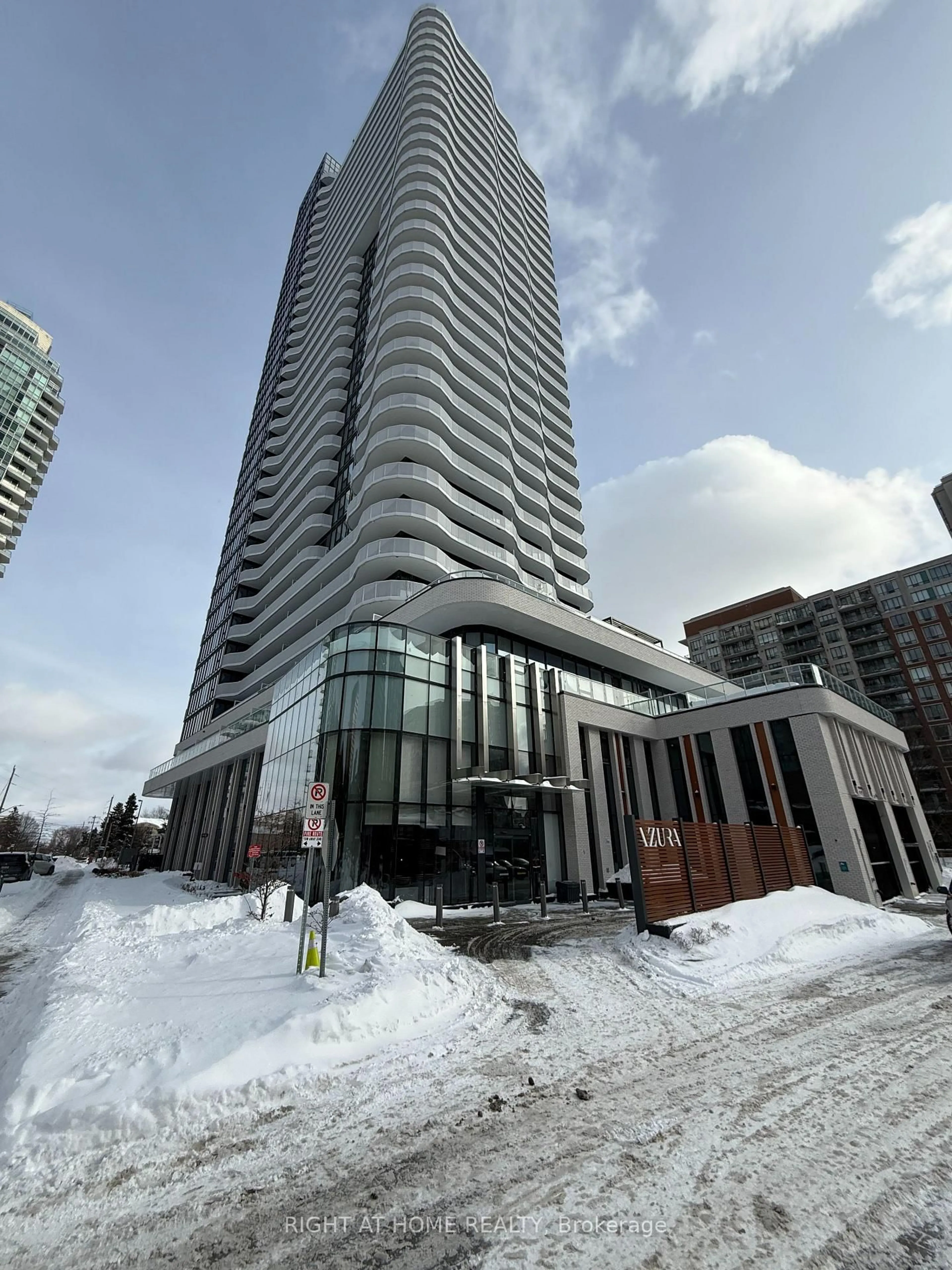 Indoor foyer for 15 Holmes Ave #1811, Toronto Ontario M2N 4L8