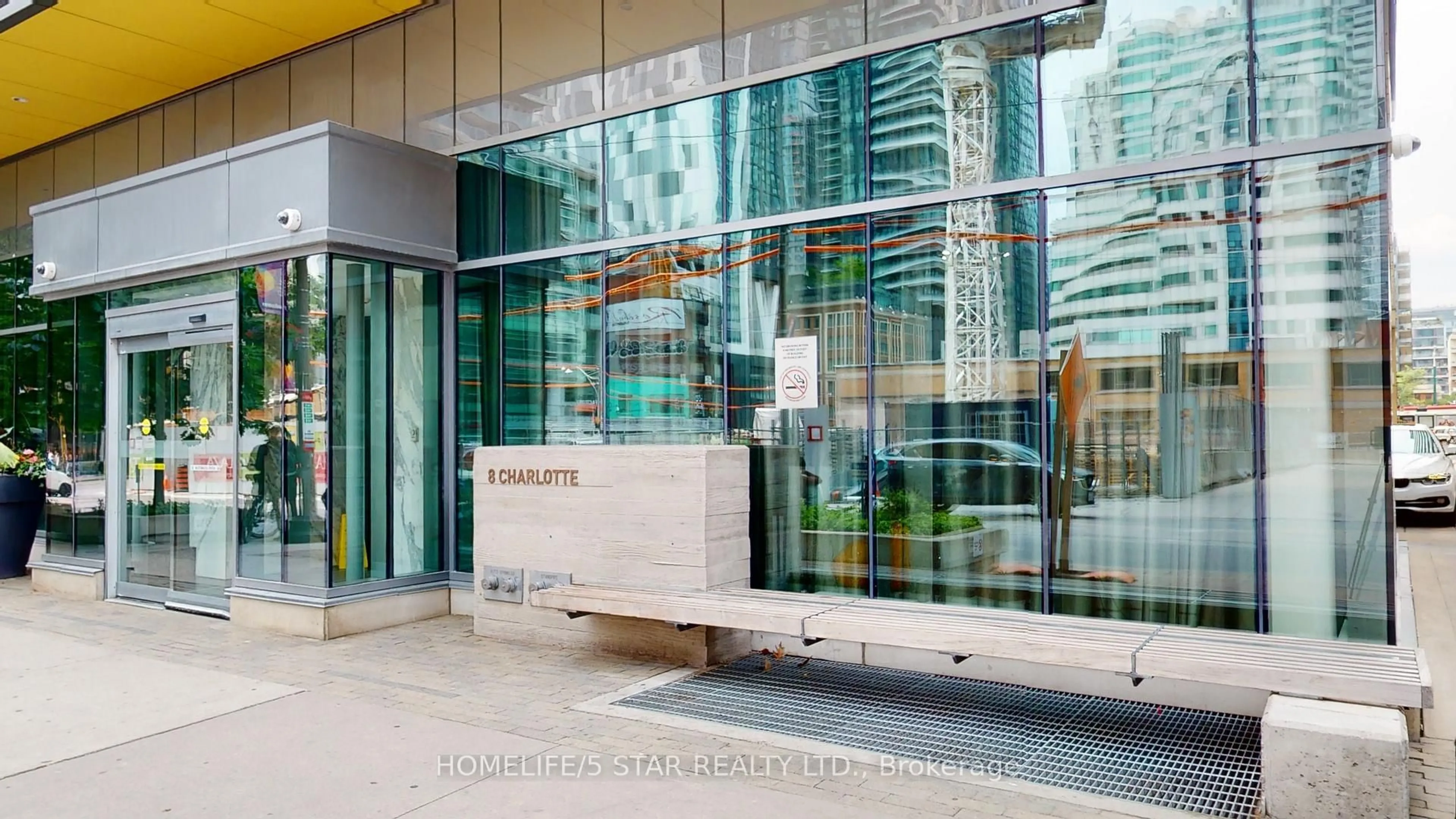 Indoor foyer for 8 CHARLOTTE St #411, Toronto Ontario M5V 0K4