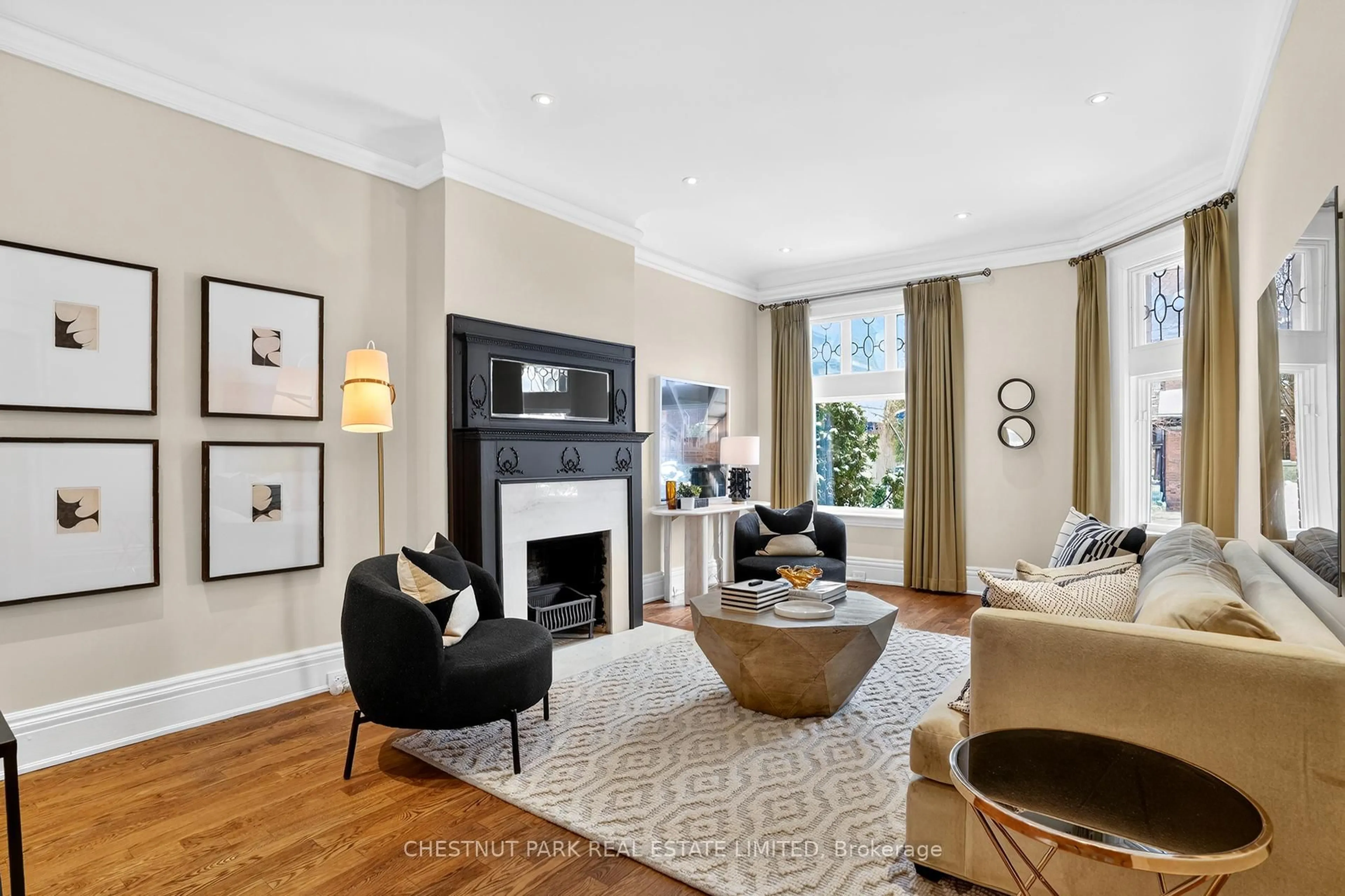 Living room with furniture, unknown for 46 Admiral Rd, Toronto Ontario M5R 2L5