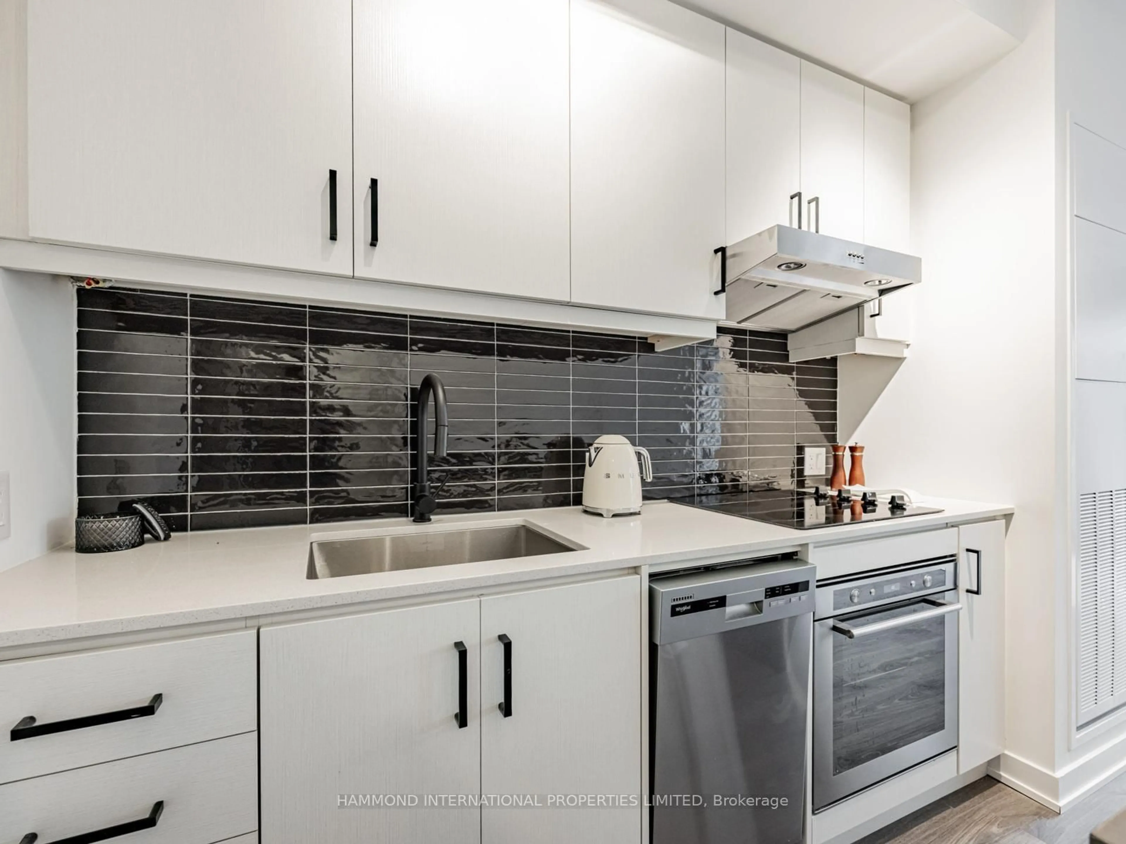 Contemporary kitchen, ceramic/tile floor for 9 Tecumseth St #524, Toronto Ontario M5V 0S5