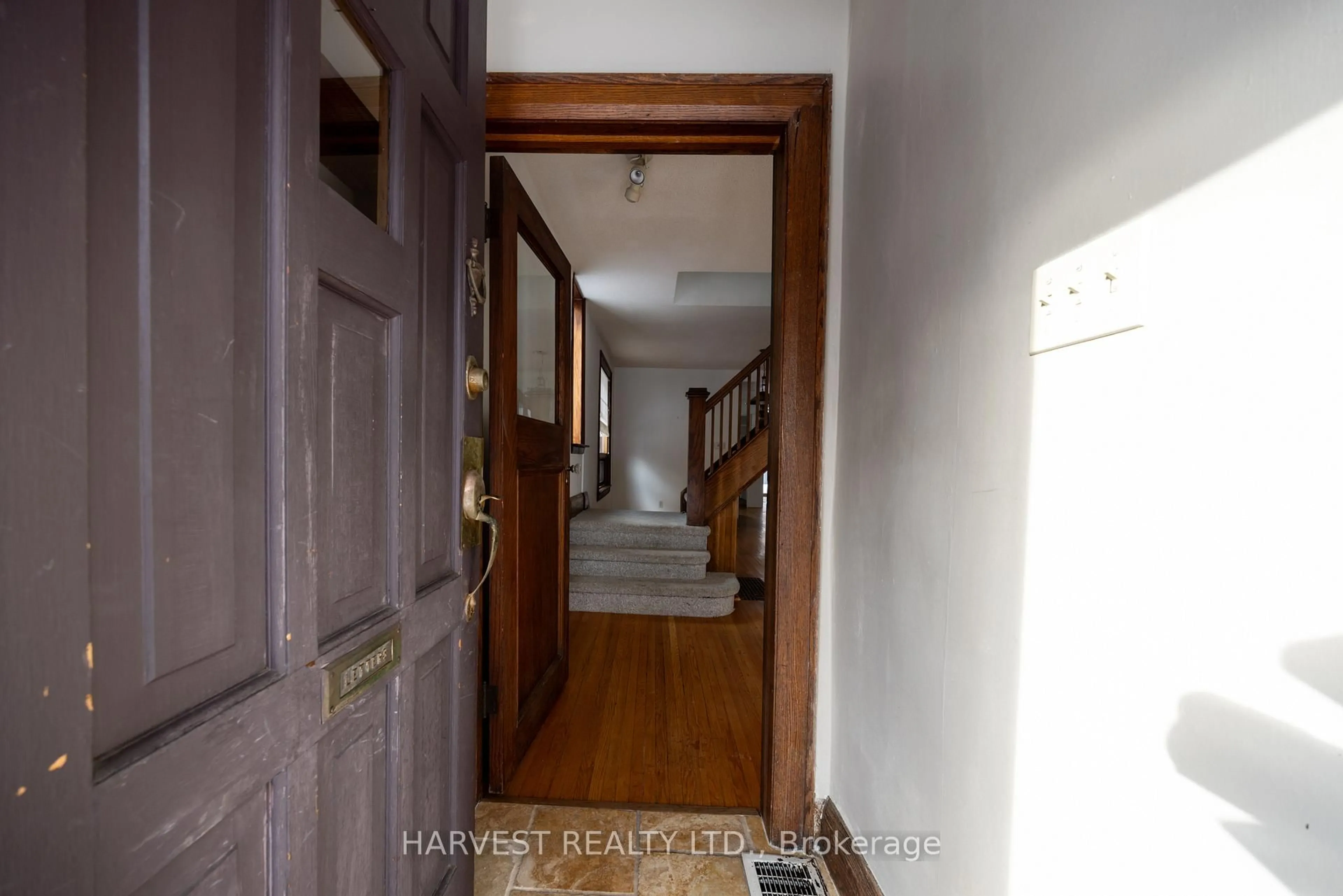 Indoor foyer for 14 Tilson Rd, Toronto Ontario M4S 1P4