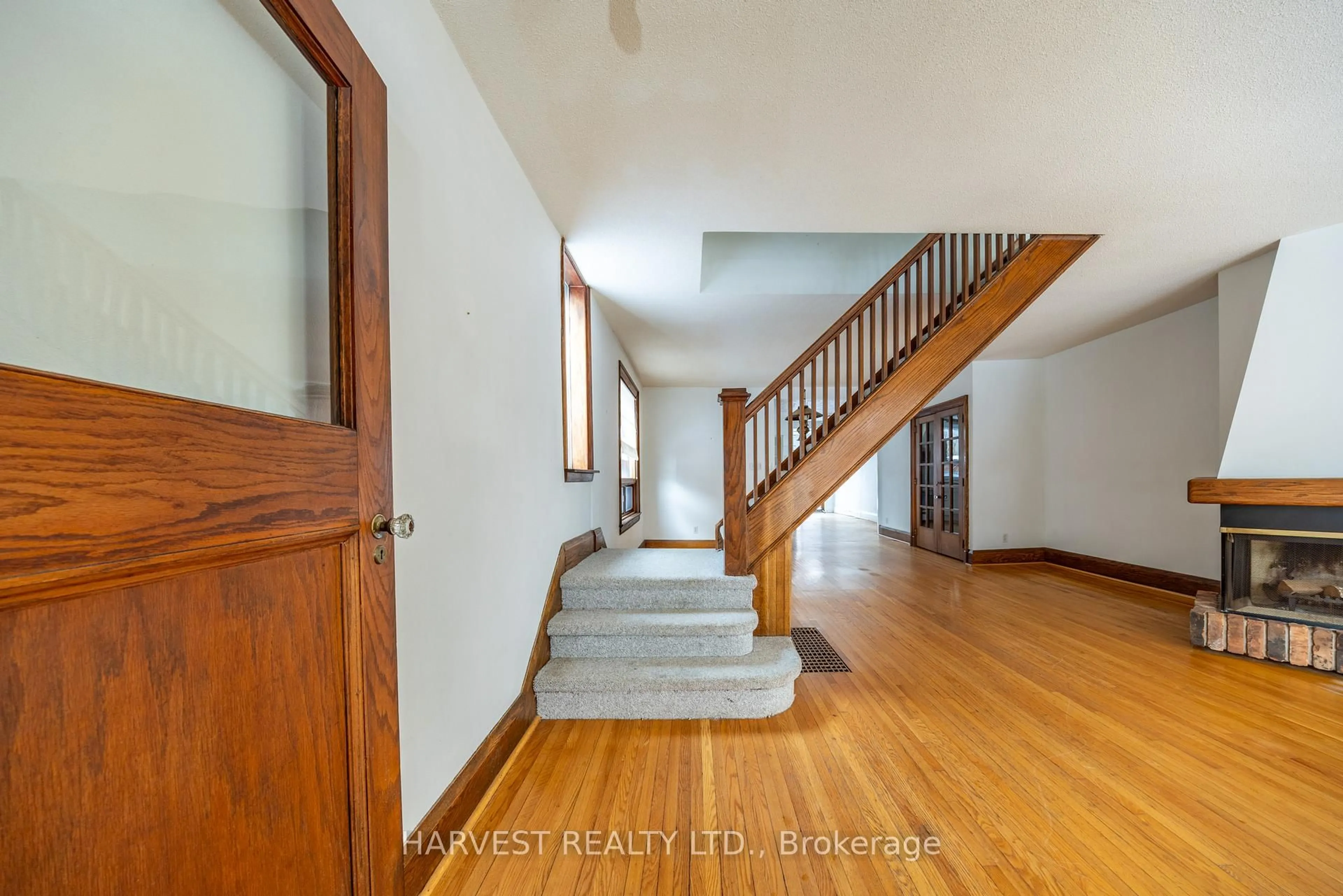 Indoor entryway for 14 Tilson Rd, Toronto Ontario M4S 1P4