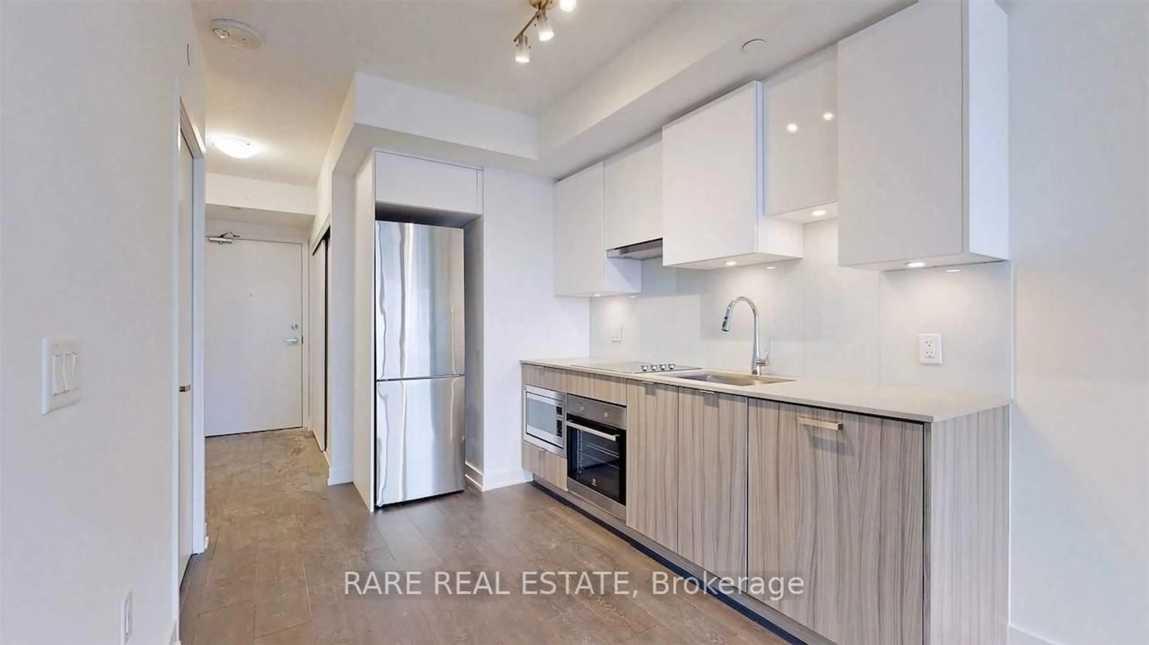 Open concept kitchen, wood/laminate floor for 195 Redpath Ave #3411, Toronto Ontario M4P 0E4