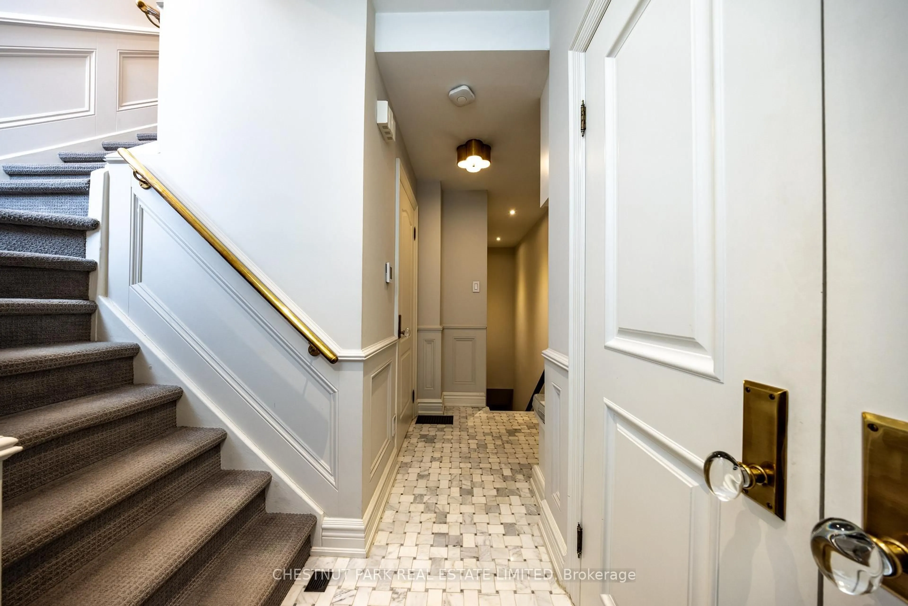 Indoor foyer for 1 Baxter St #TH16, Toronto Ontario M4W 3W1