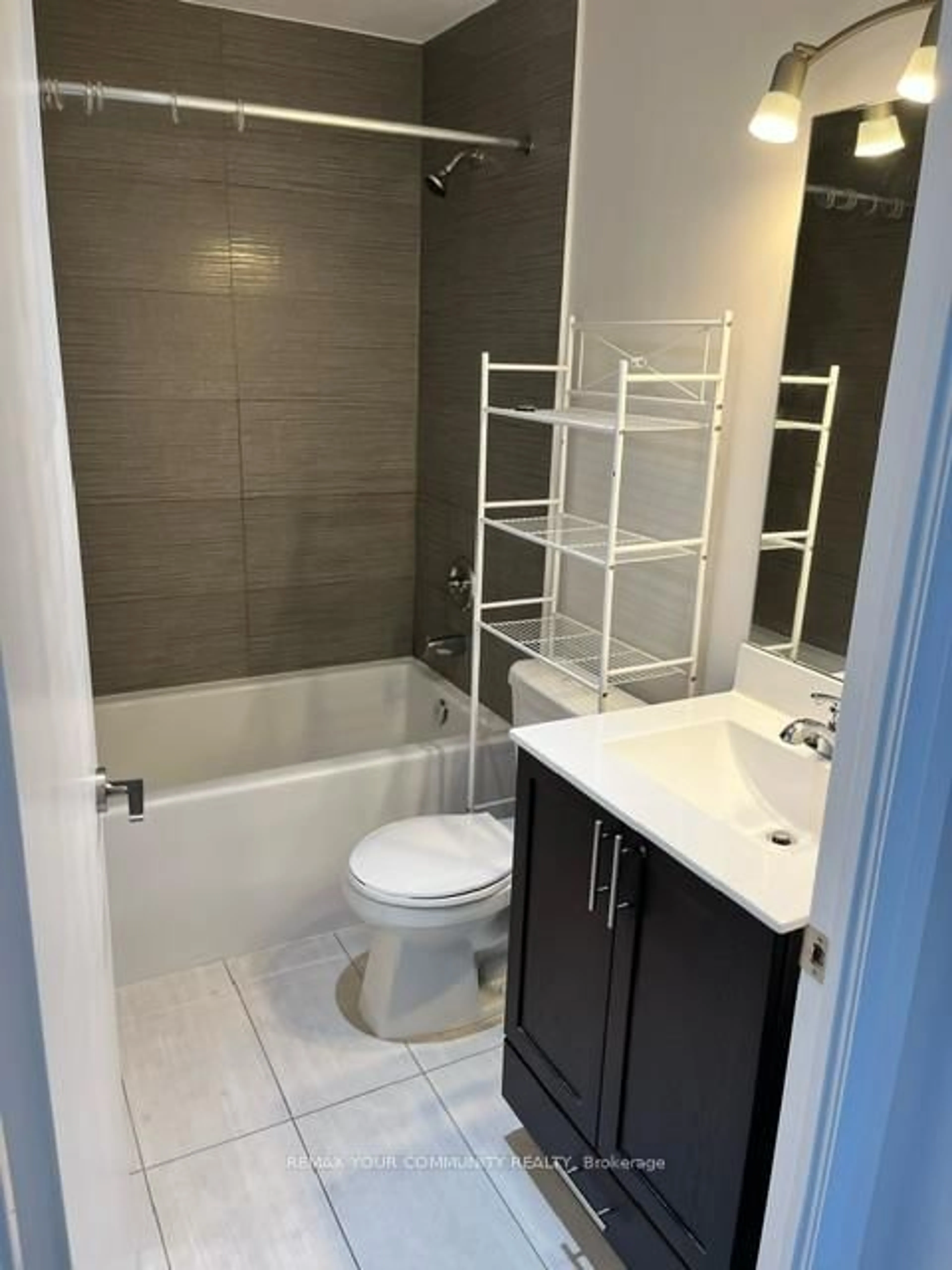 Standard bathroom, ceramic/tile floor for 55 Ann O'Reilly Rd #608, Toronto Ontario M2J 0E1