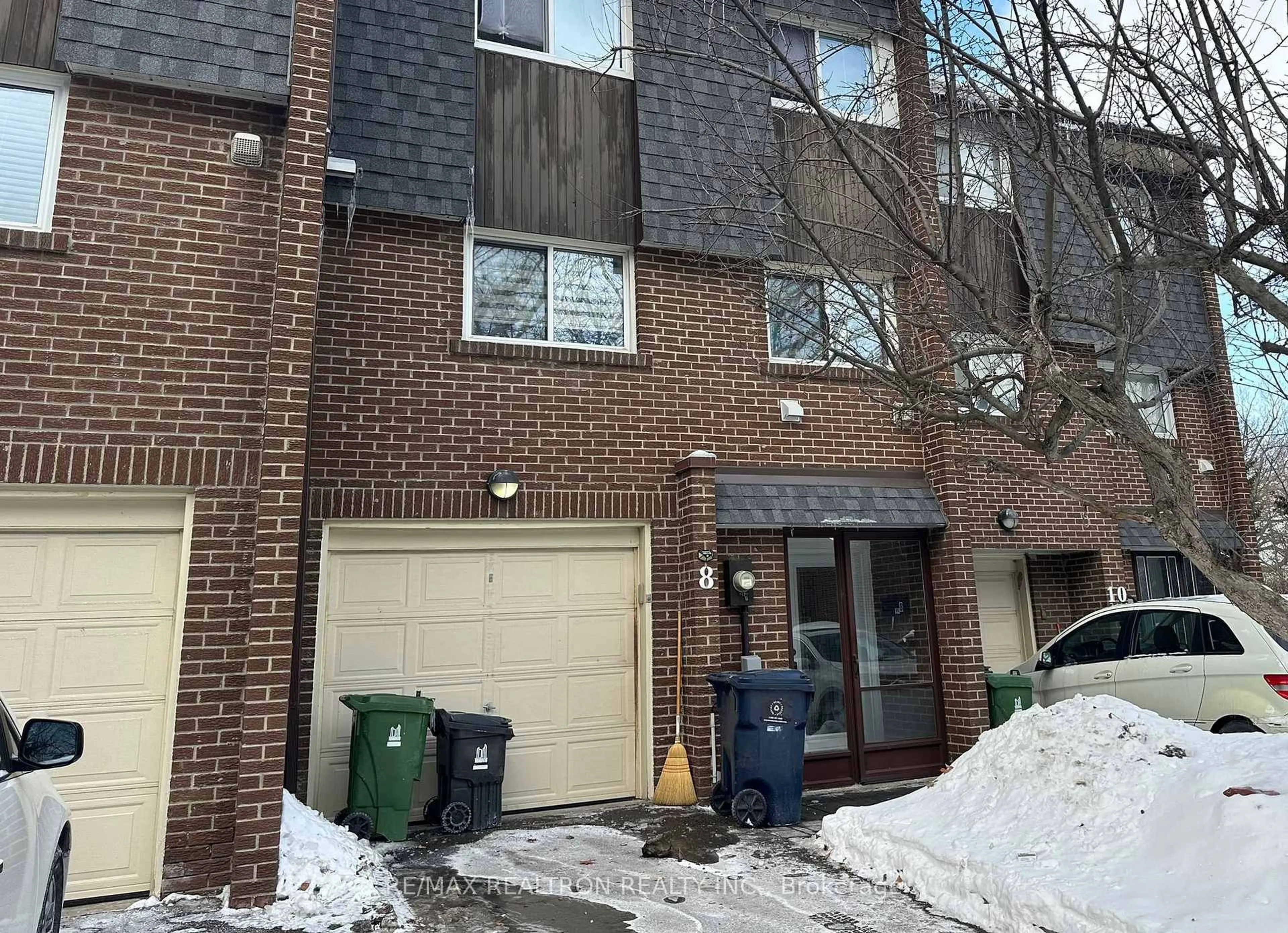 Unknown for 8 Windy Gfwy, Toronto Ontario M3C 3A7