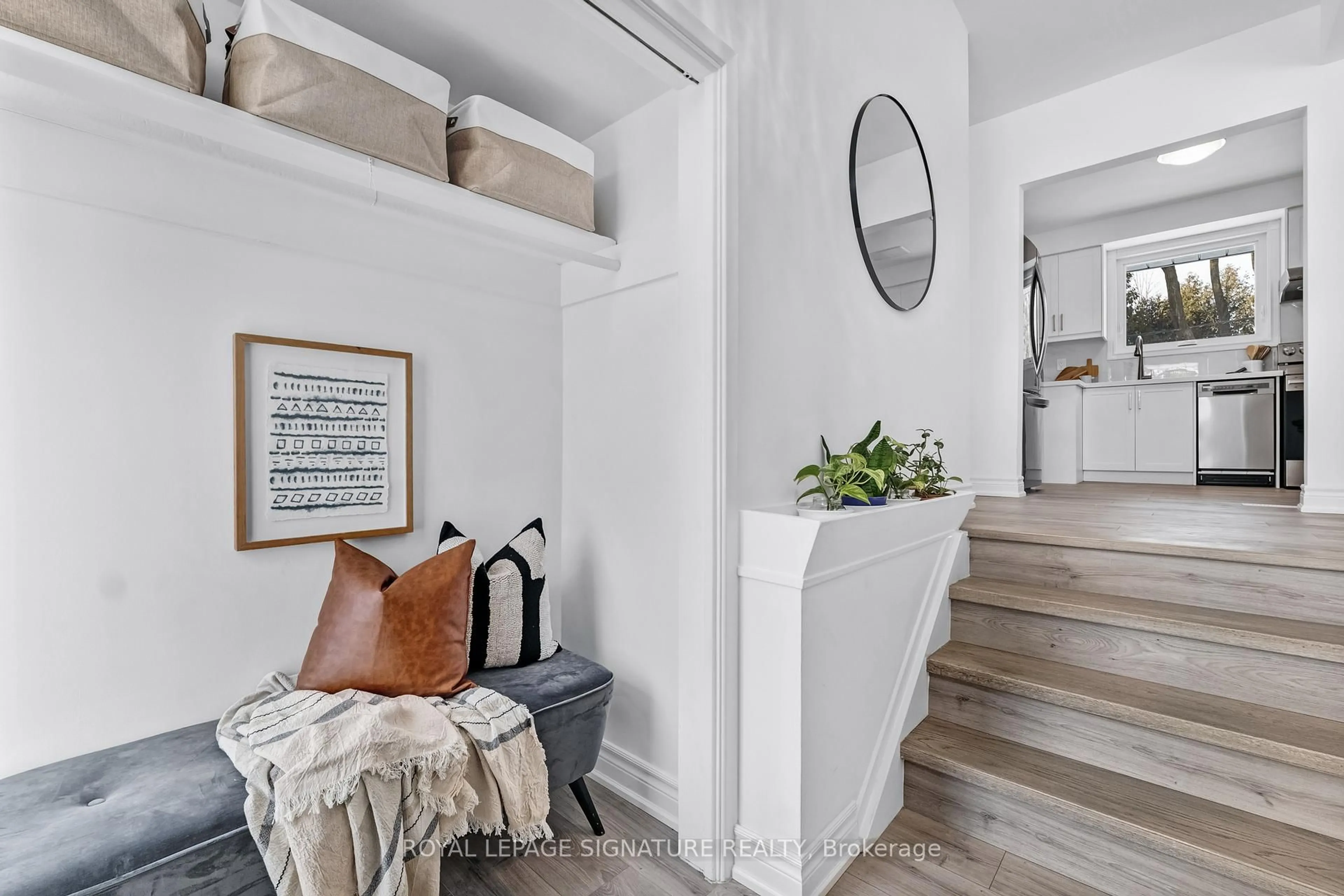 Indoor entryway for 53 Wallingford Rd, Toronto Ontario M3A 2V2