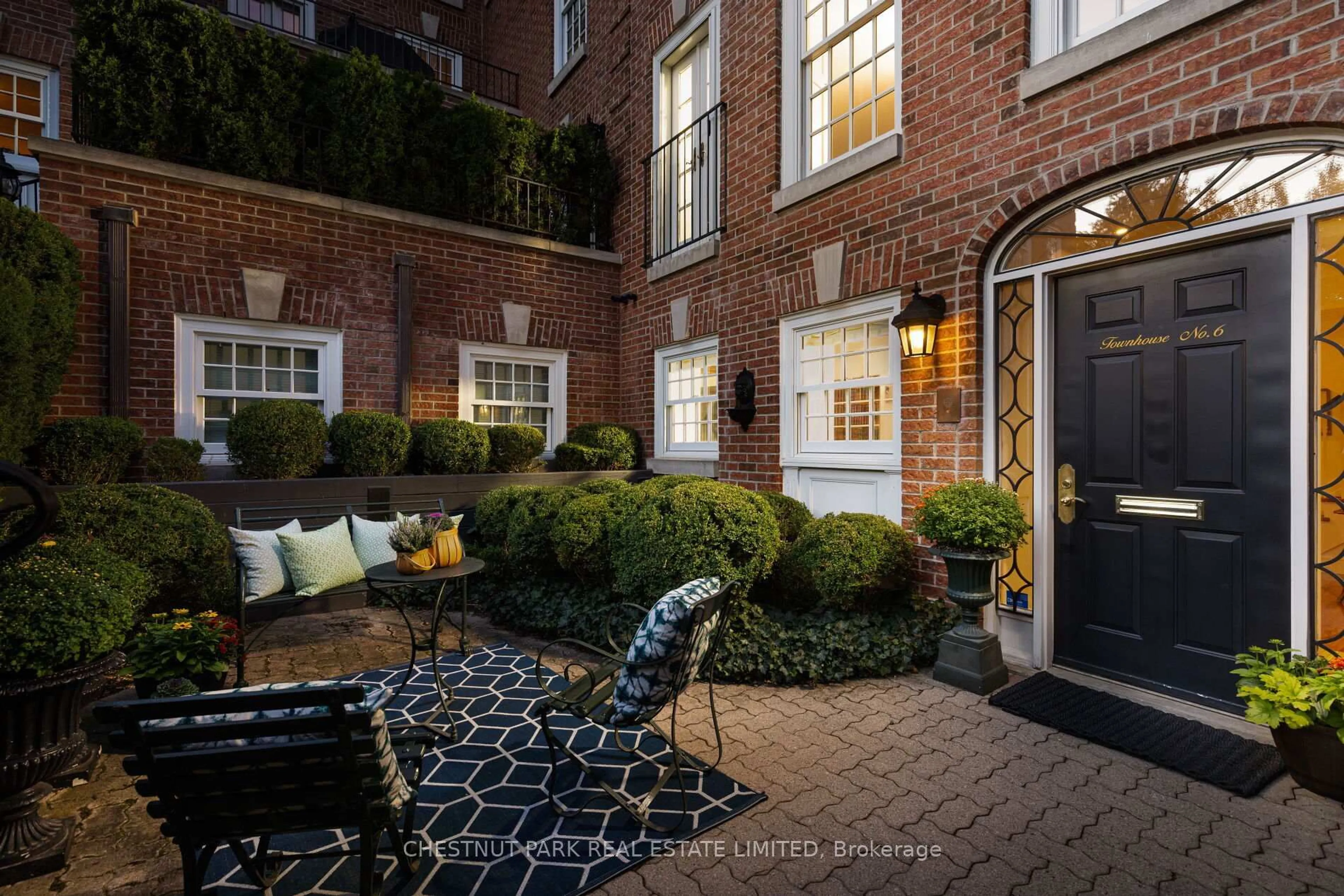 Patio, street for 94 Crescent Rd #TH6, Toronto Ontario M4W 1T5