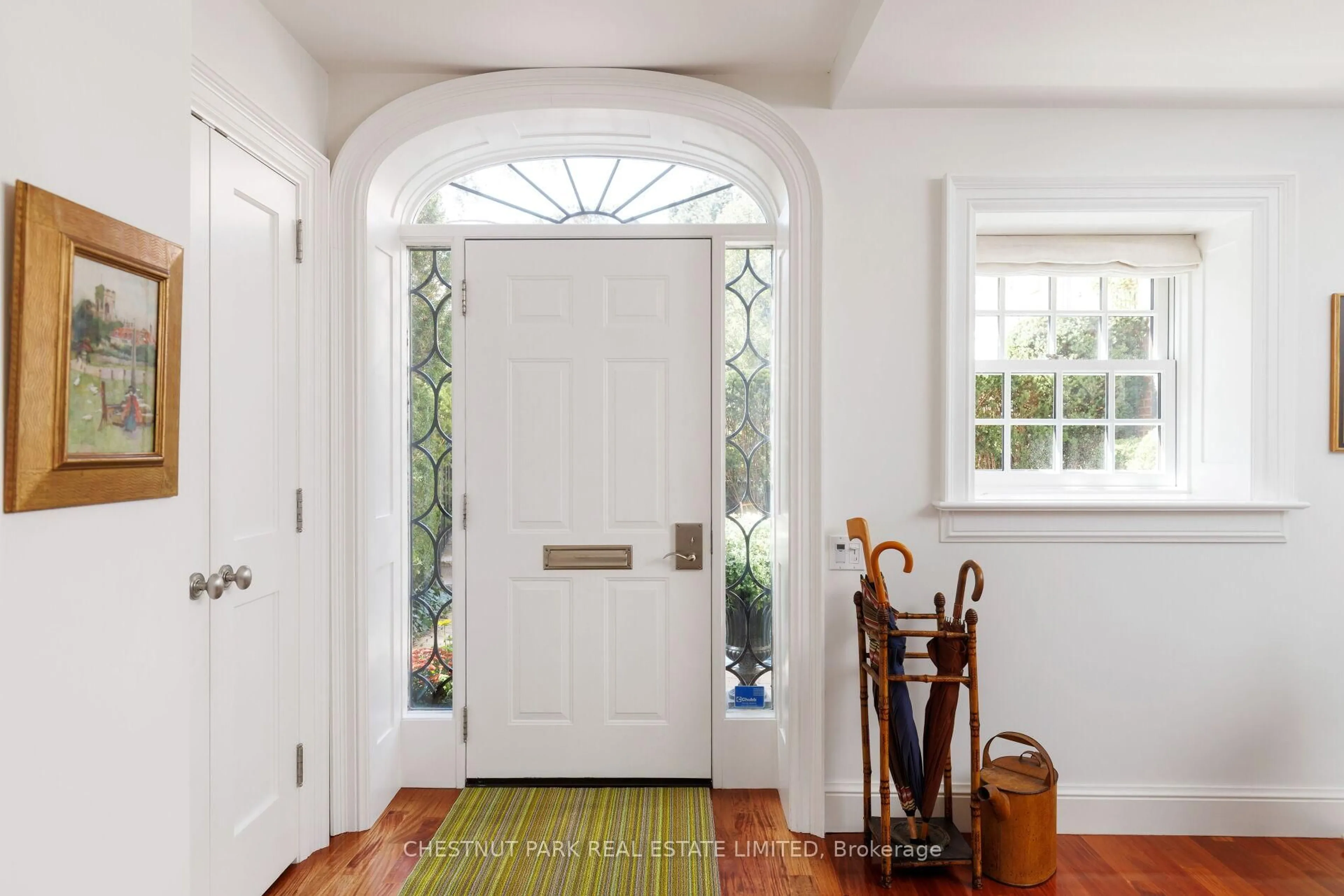 Indoor entryway for 94 Crescent Rd #TH6, Toronto Ontario M4W 1T5