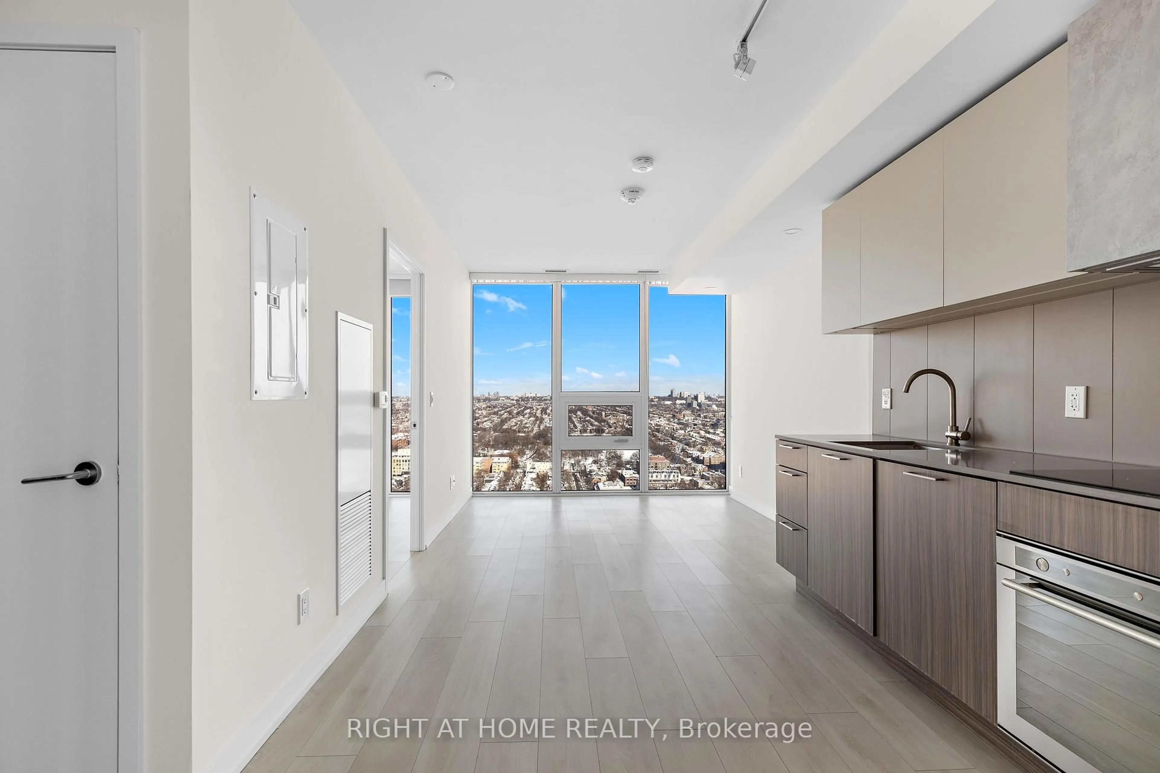 Unknown for 19 Western Battery Rd #PH18, Toronto Ontario M6K 3S4