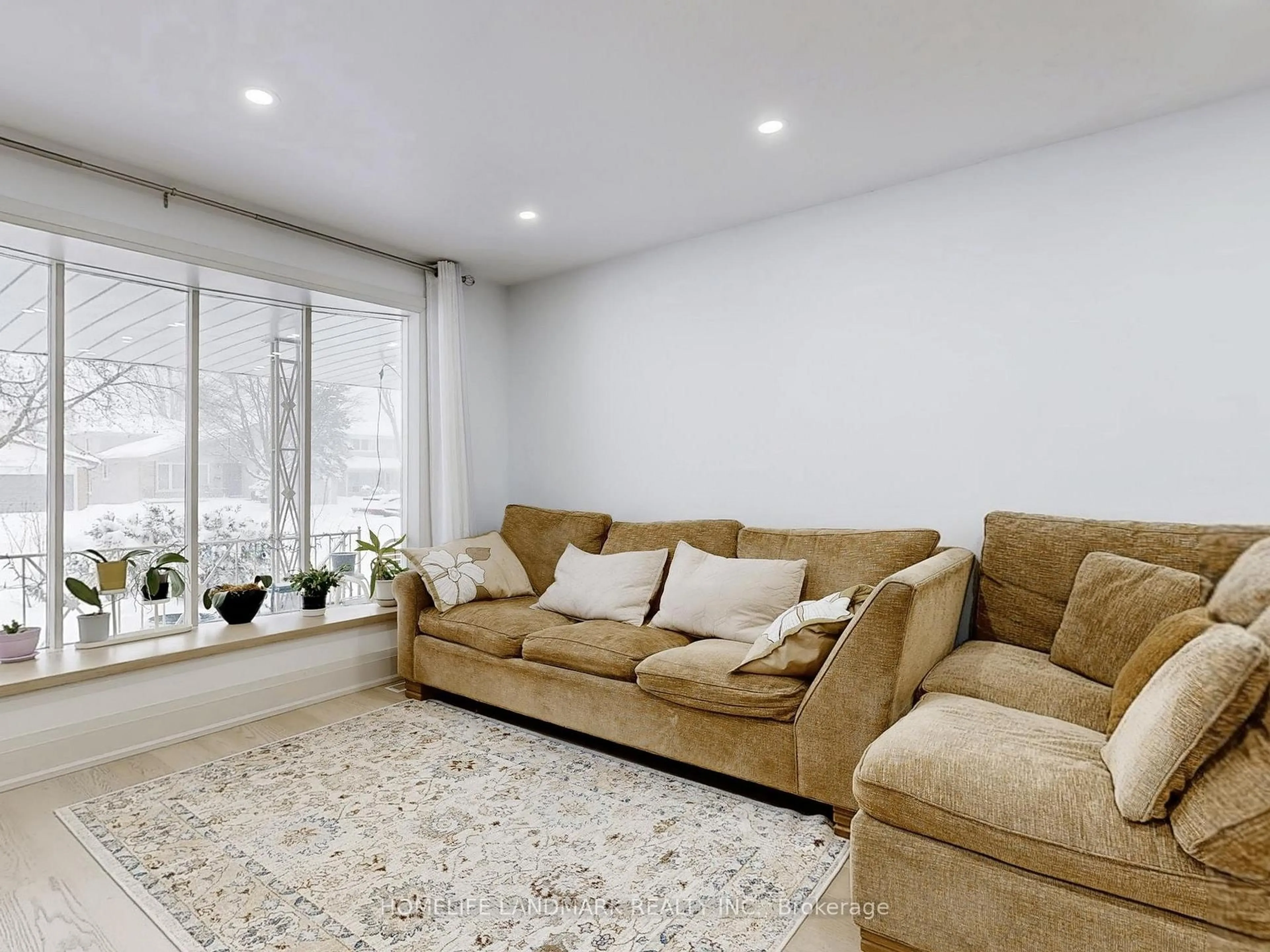 Living room with furniture, unknown for 50 Bruce Farm Dr, Toronto Ontario M2H 1G5