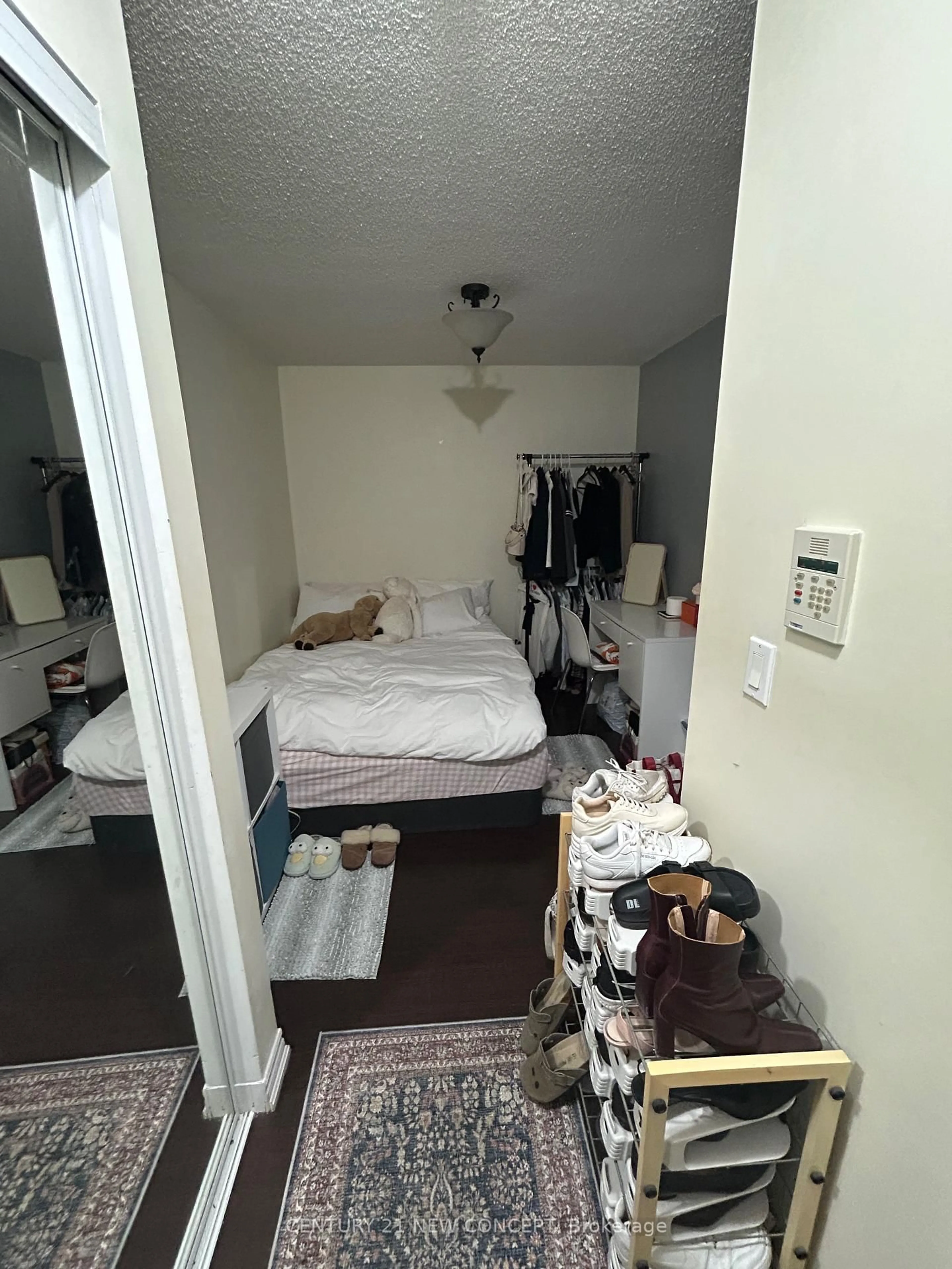 A pic of a room for 761 Bay St #404, Toronto Ontario M5G 2R2