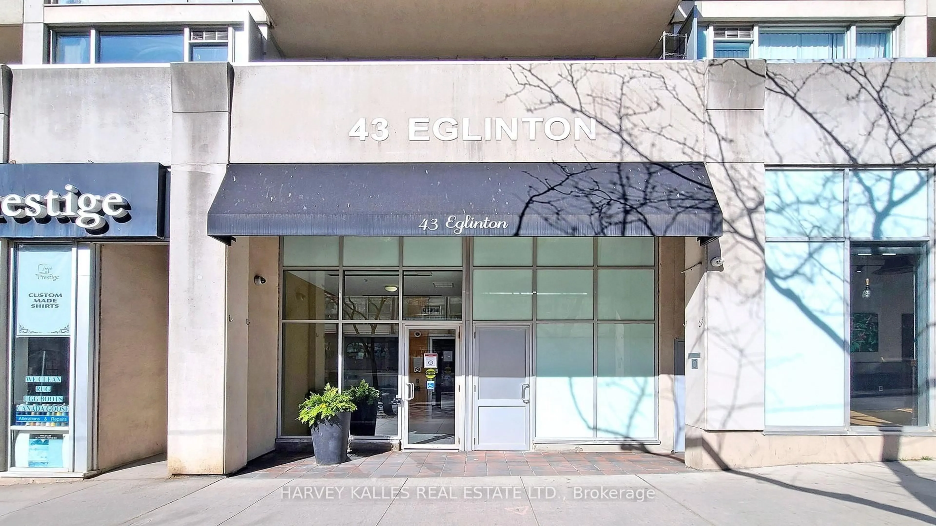 Indoor foyer for 43 Eglinton Ave #902, Toronto Ontario M4P 1A5