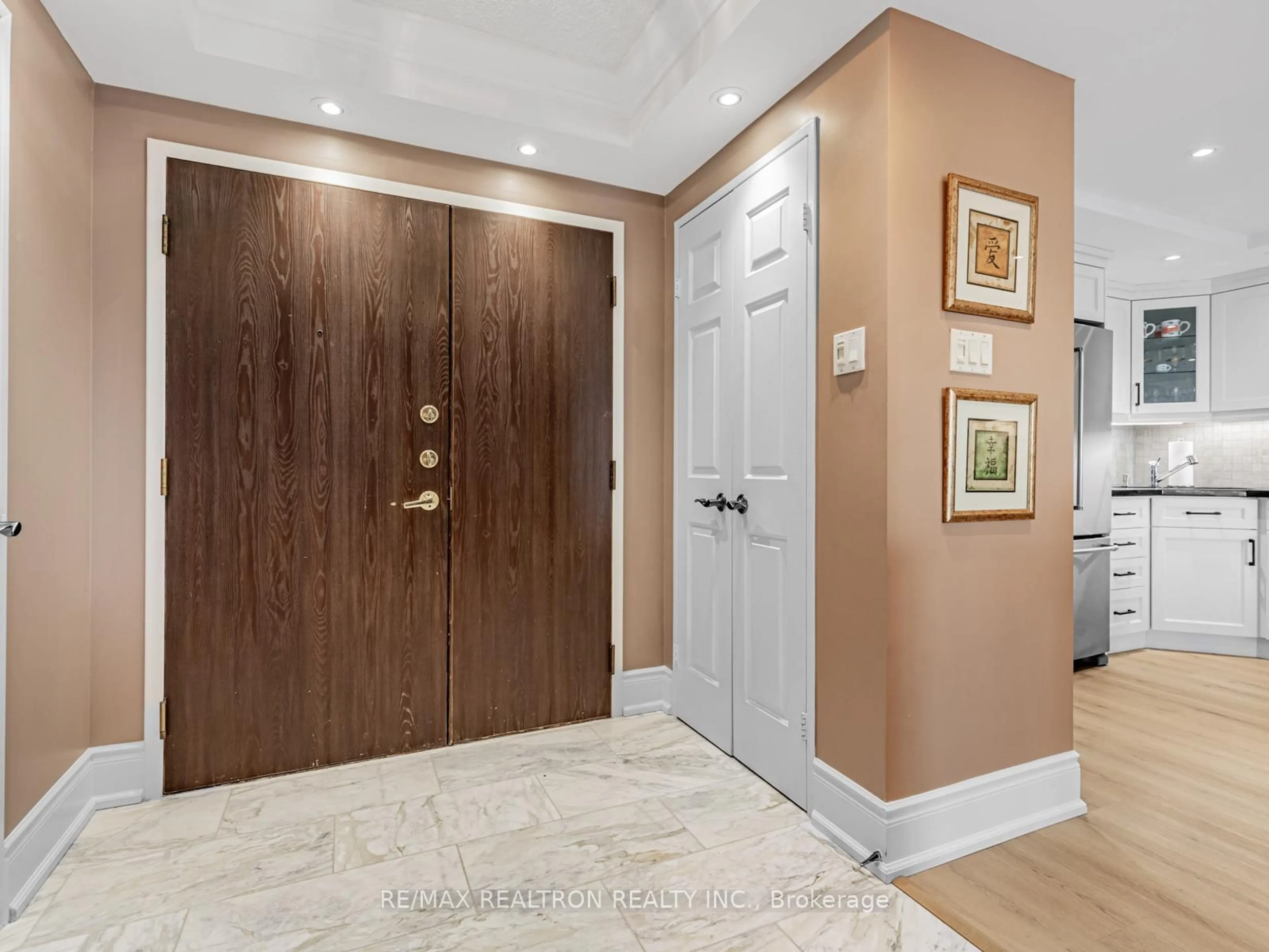 Indoor entryway for 131 Beecroft Rd #1910, Toronto Ontario M2N 6G9