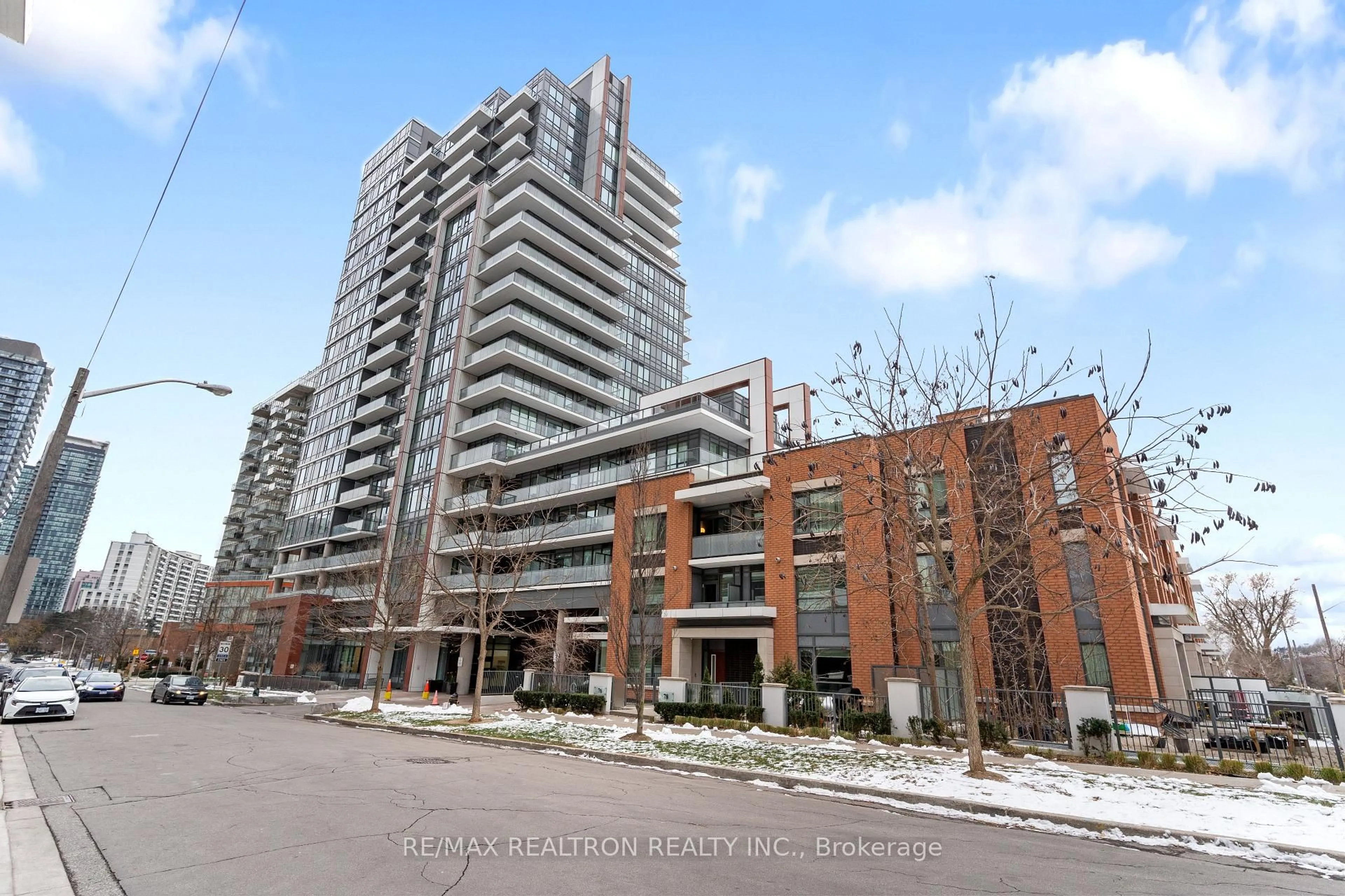 Patio, building for 68 Canterbury Pl #712, Toronto Ontario M2N 2N1