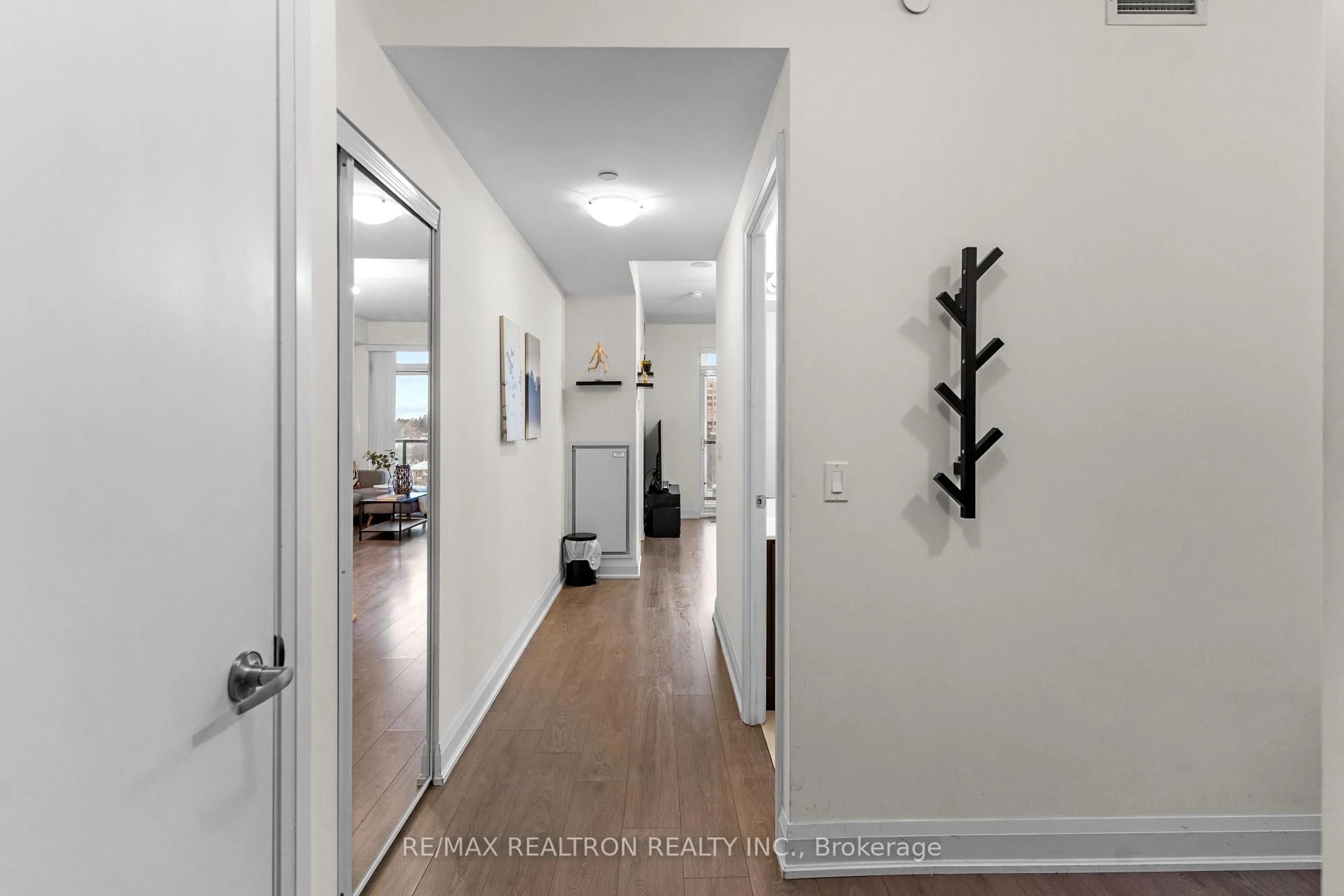Indoor entryway for 68 Canterbury Pl #712, Toronto Ontario M2N 2N1