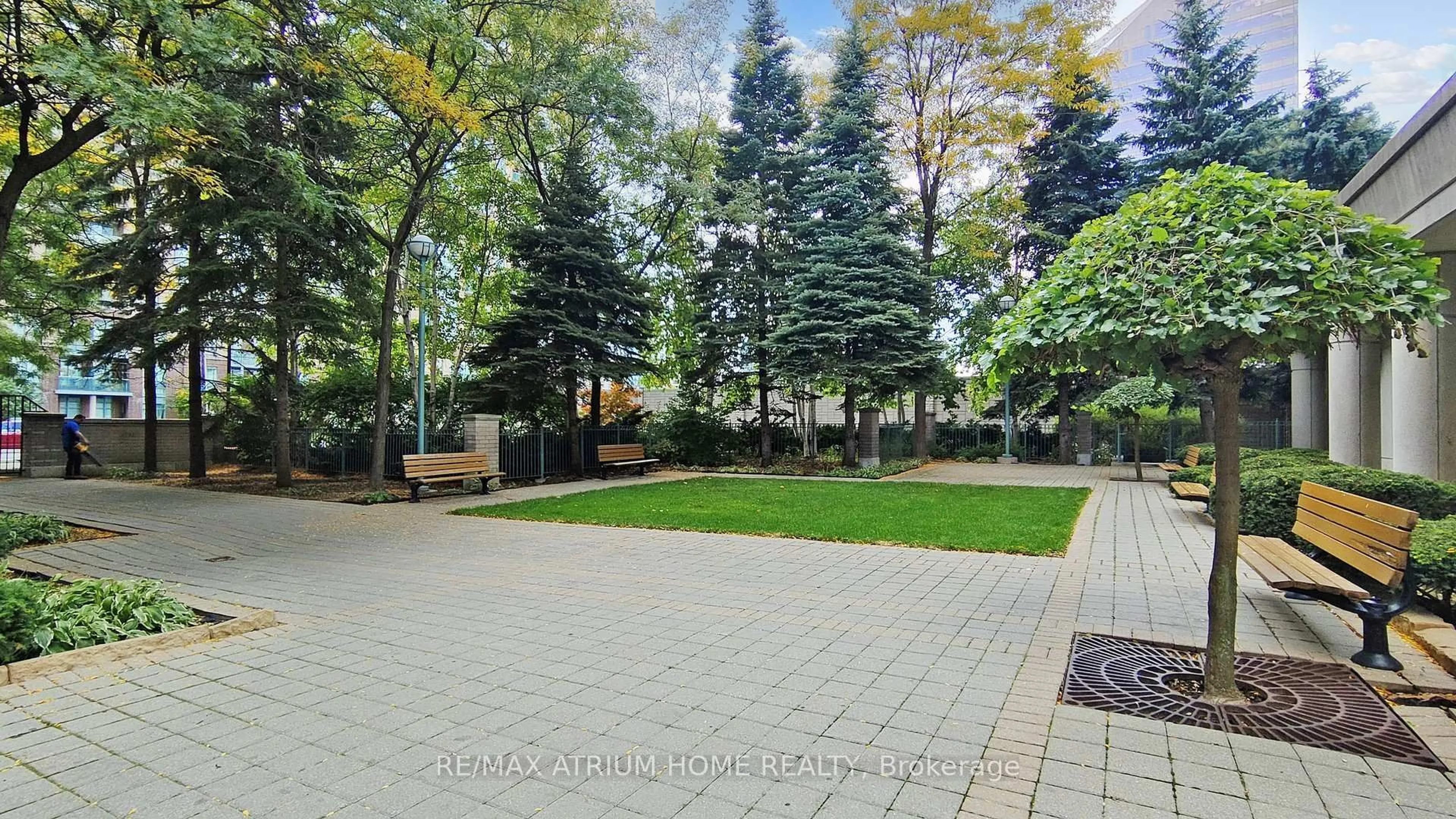 Patio, street for 3 Pemberton Ave #1703, Toronto Ontario M2M 4M1