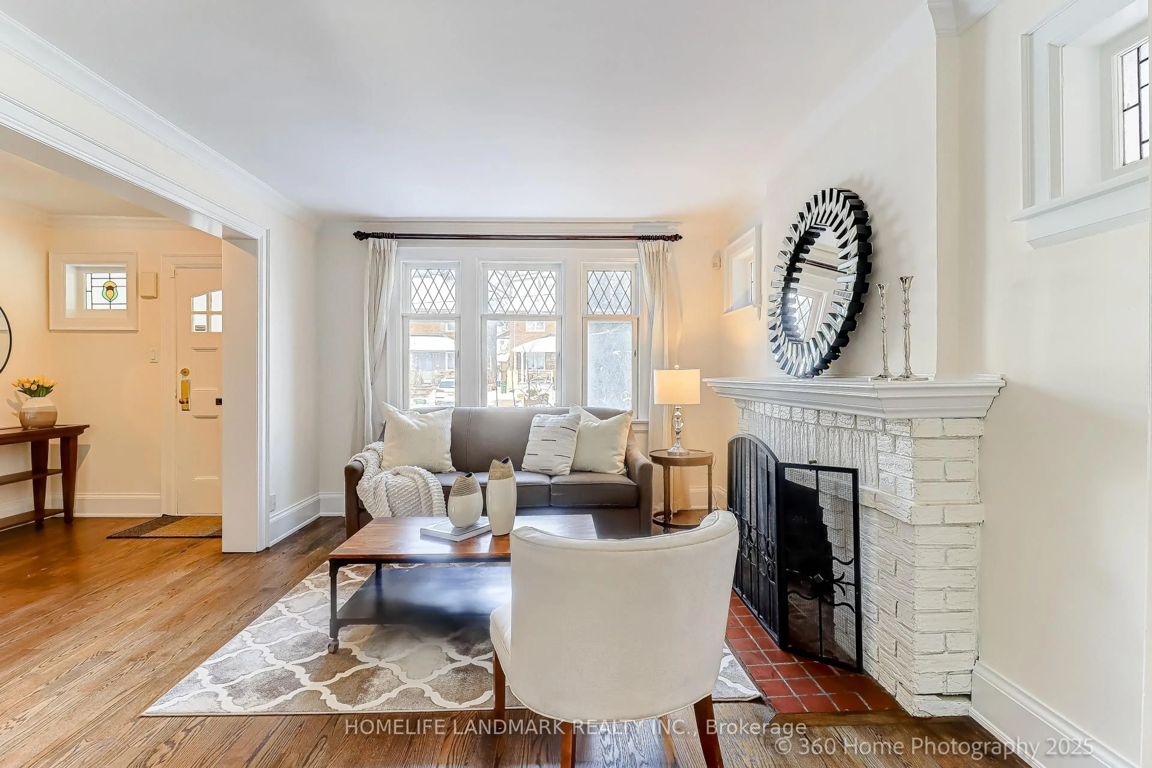 Living room with furniture, unknown for 155 Fairlawn Ave, Toronto Ontario M5M 1S9