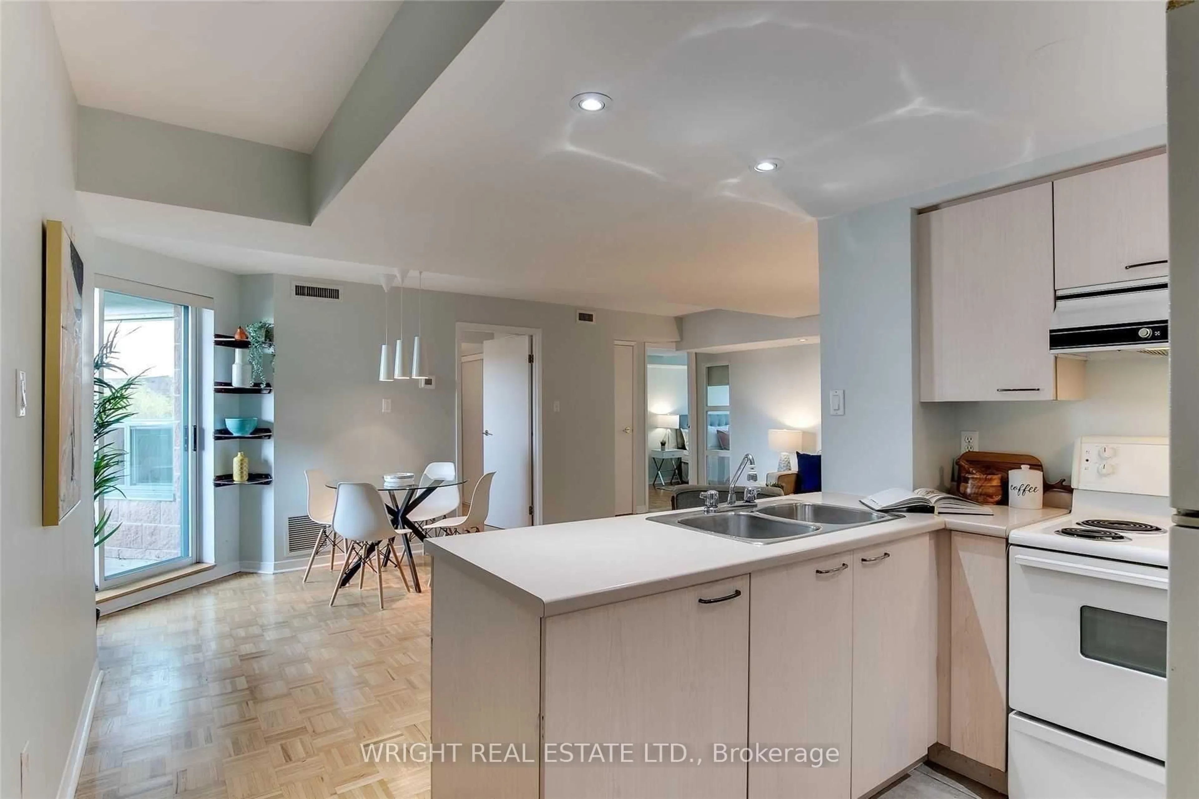 Open concept kitchen, ceramic/tile floor for 8 Oxford St #306, Toronto Ontario M5T 1N9