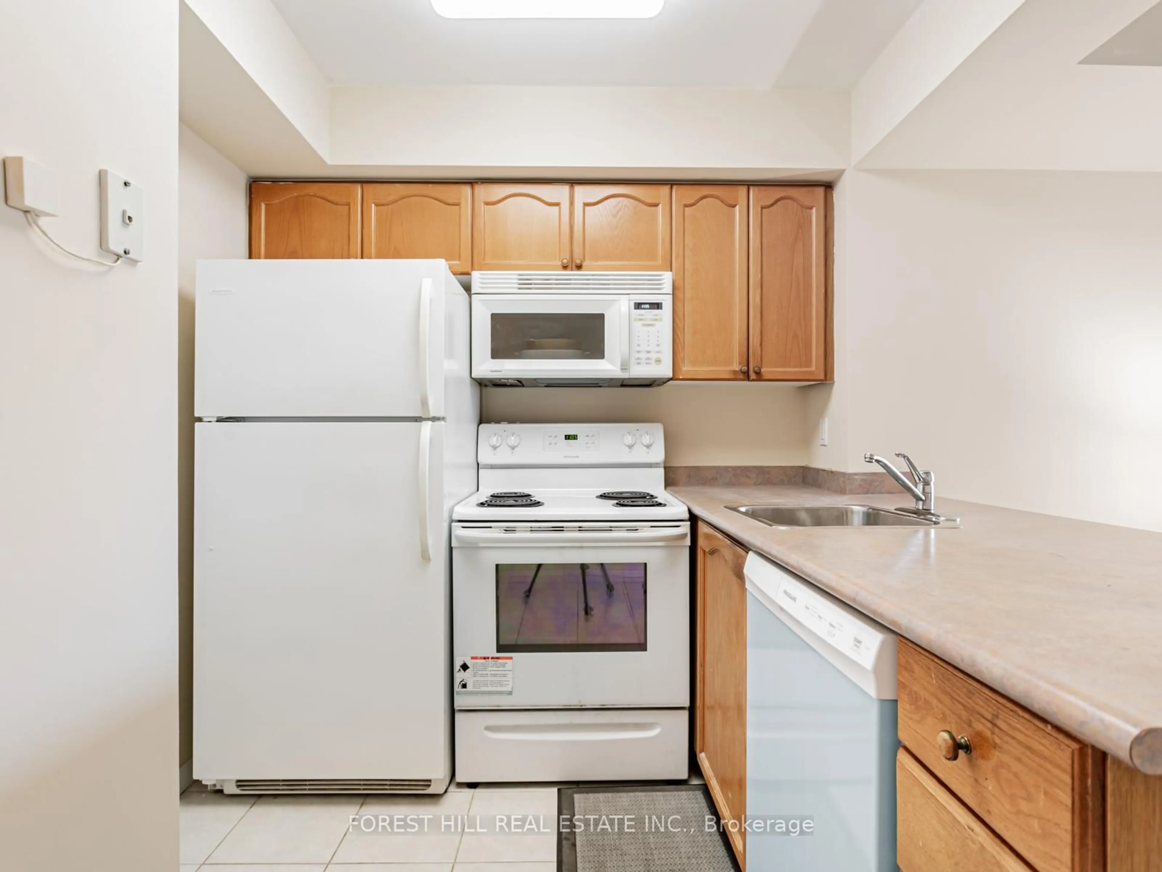 Standard kitchen, unknown for 30 Harrison Garden Blvd #1501, Toronto Ontario M2N 7A9