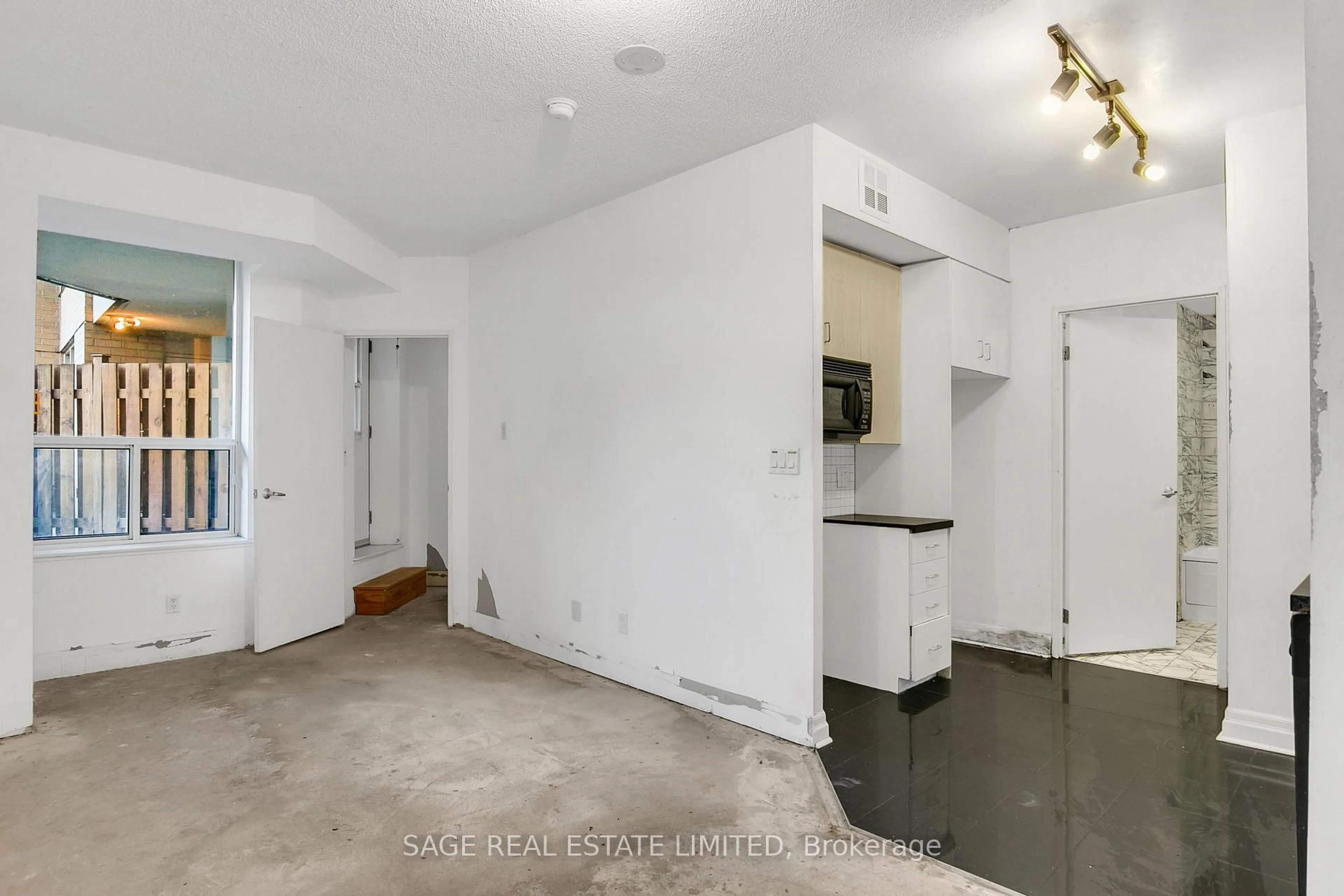 Unknown for 70 Alexander St #213, Toronto Ontario M4Y 3B6