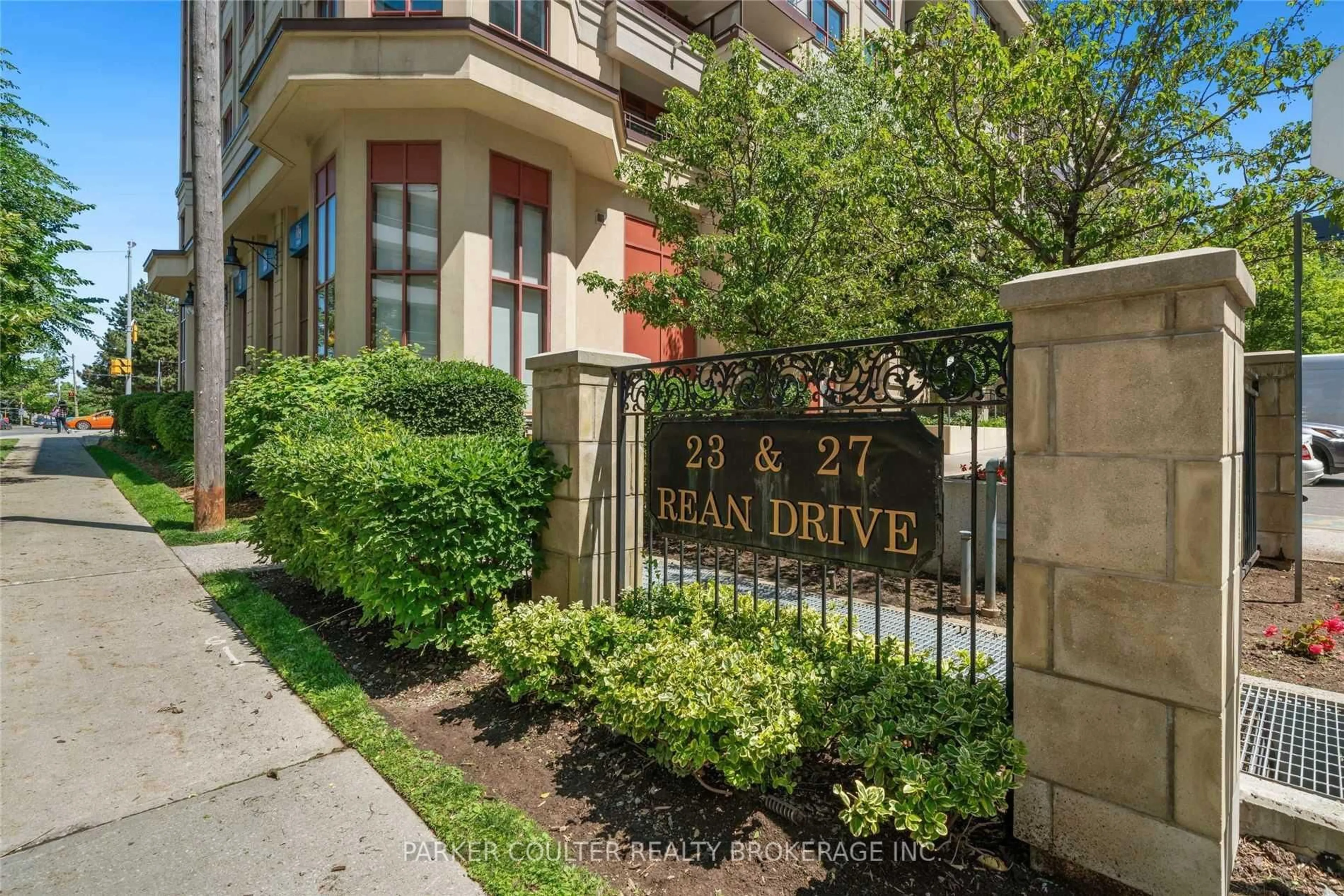 Indoor entryway for 27 Rean Dr #425, Toronto Ontario M2K 0A6